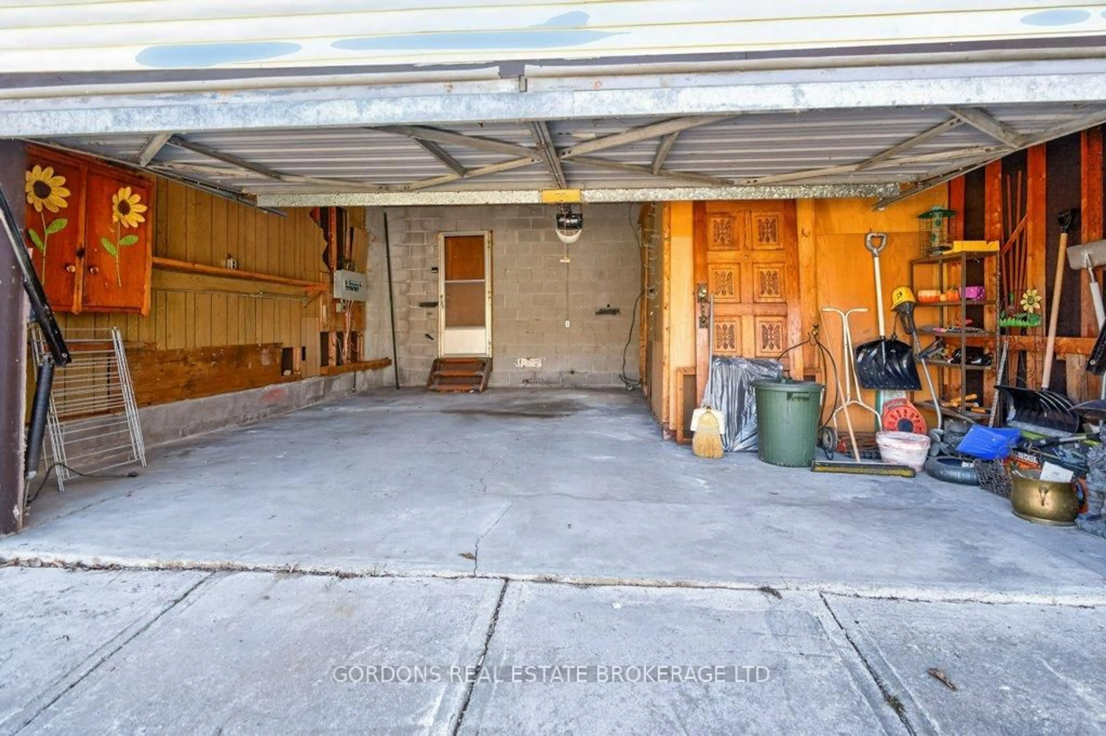 Indoor garage for 14140 Highway 38, Sharbot Lake Ontario K0H 2P0