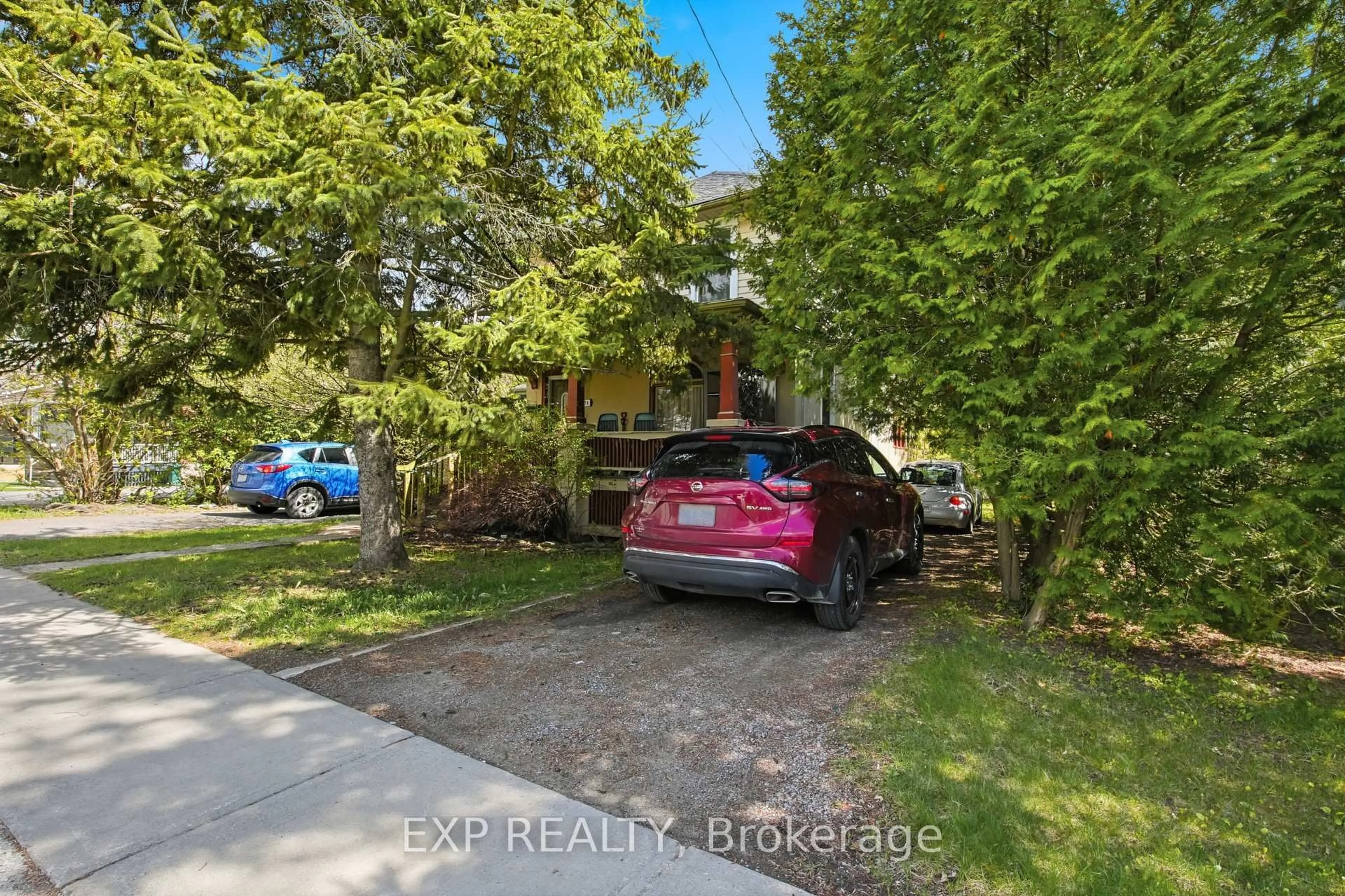 A pic from outside/outdoor area/front of a property/back of a property/a pic from drone, street for 33 Burton St, Belleville Ontario K8P 1E5