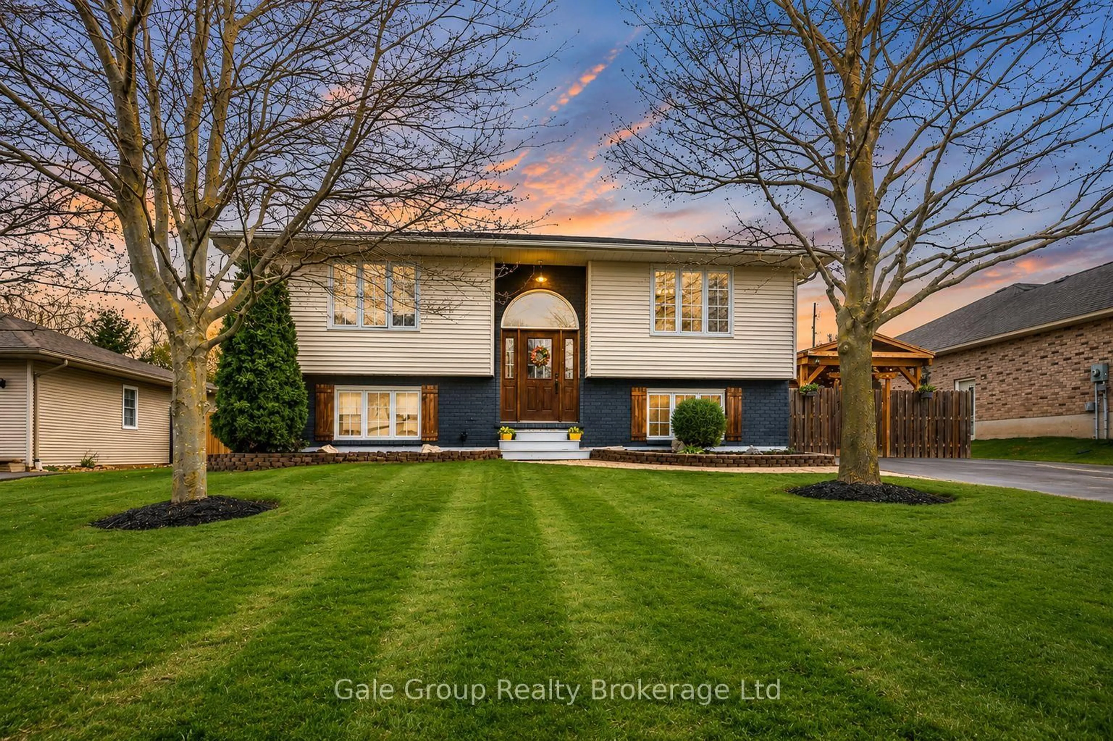 Home with vinyl exterior material, street for 22 LORRAINE Ave, Tillsonburg Ontario N4G 4V3