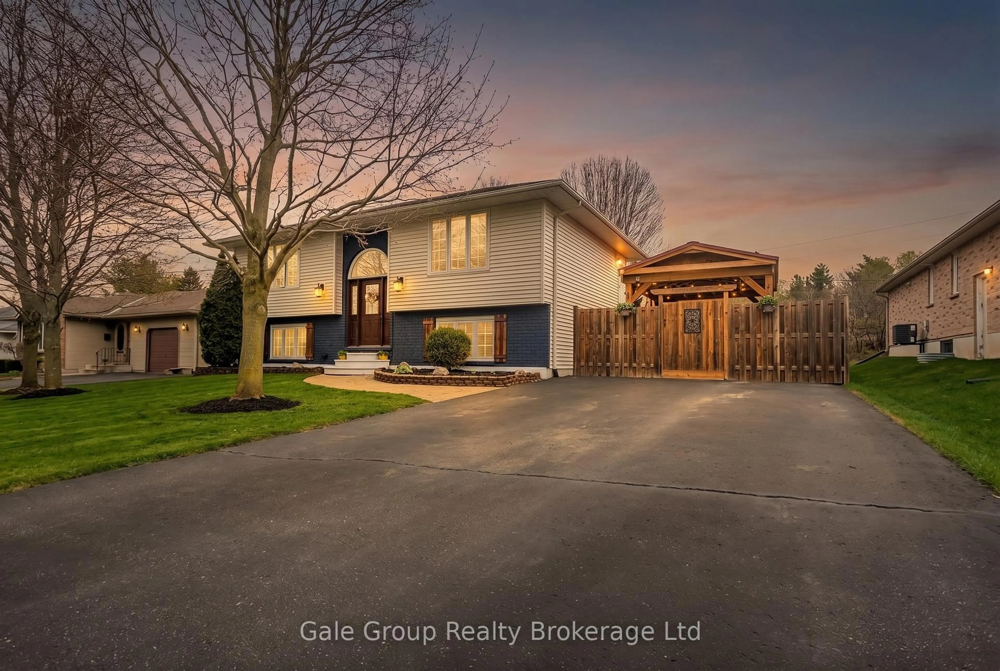 A pic from outside/outdoor area/front of a property/back of a property/a pic from drone, building for 22 LORRAINE Ave, Tillsonburg Ontario N4G 4V3