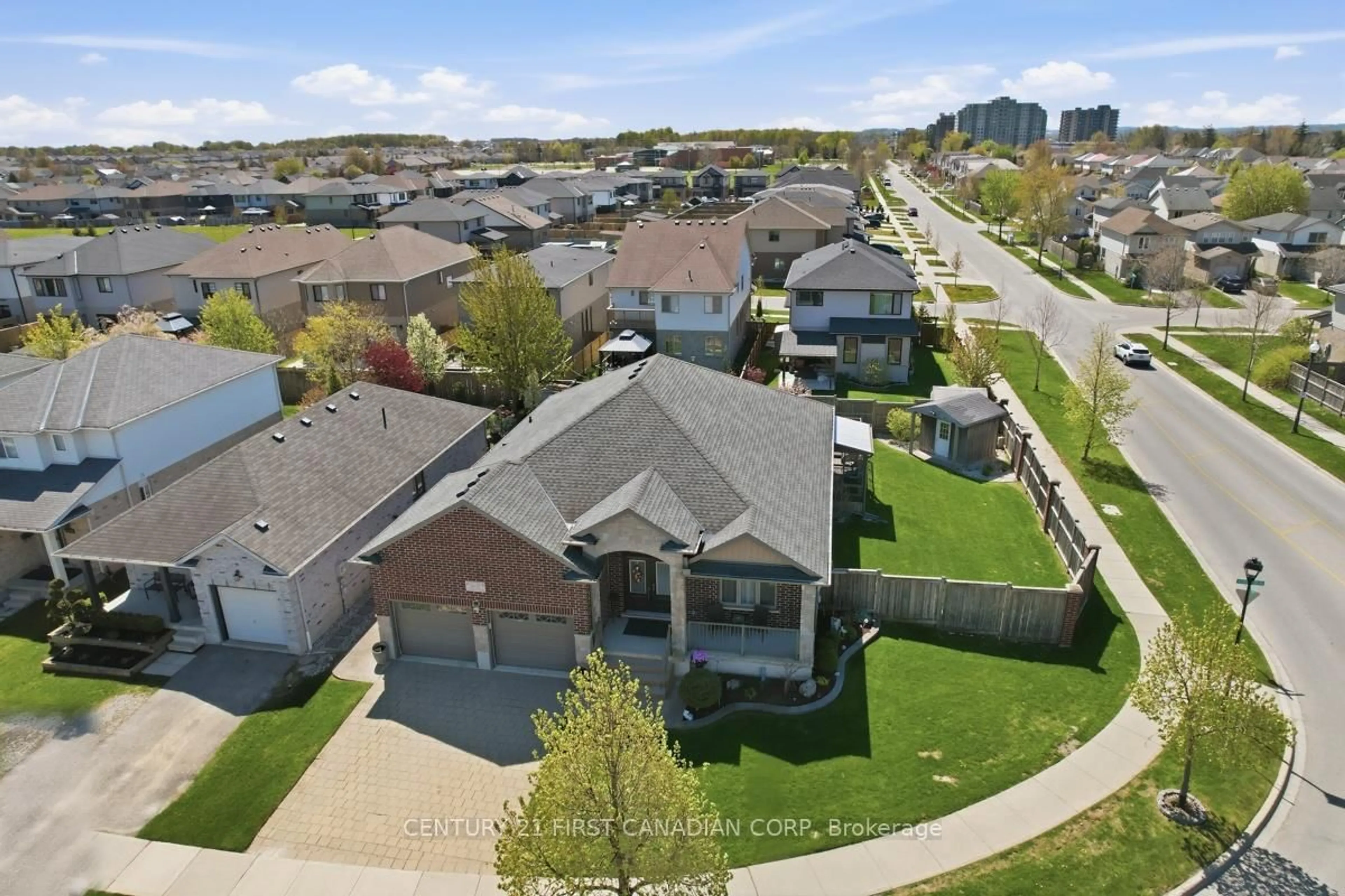 A pic from outside/outdoor area/front of a property/back of a property/a pic from drone, street for 2035 Coronation Dr, London North Ontario N6G 0B5