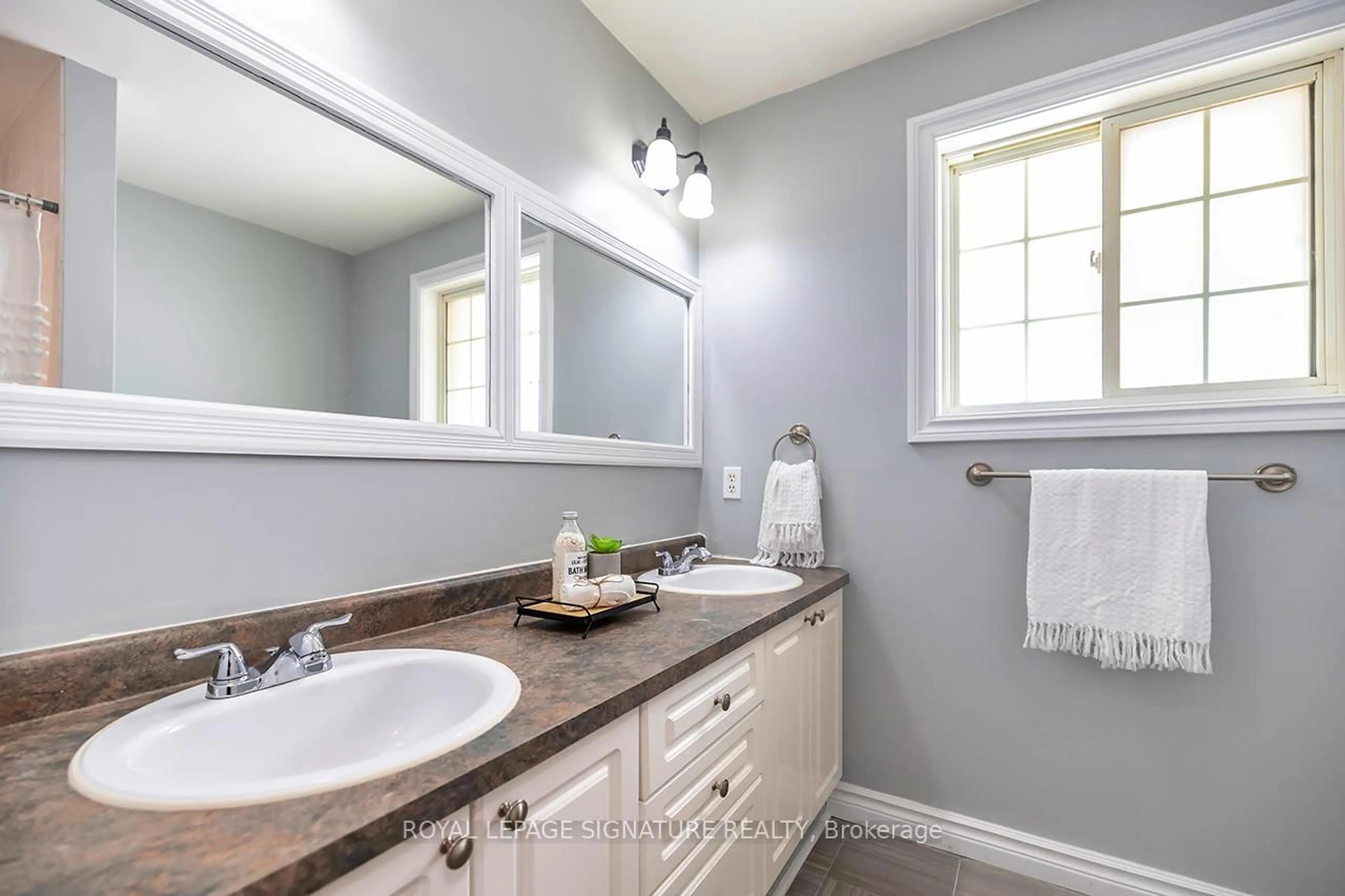 Standard bathroom, ceramic/tile floor for 23 Faraday Gdns, Belleville Ontario K8P 5J5