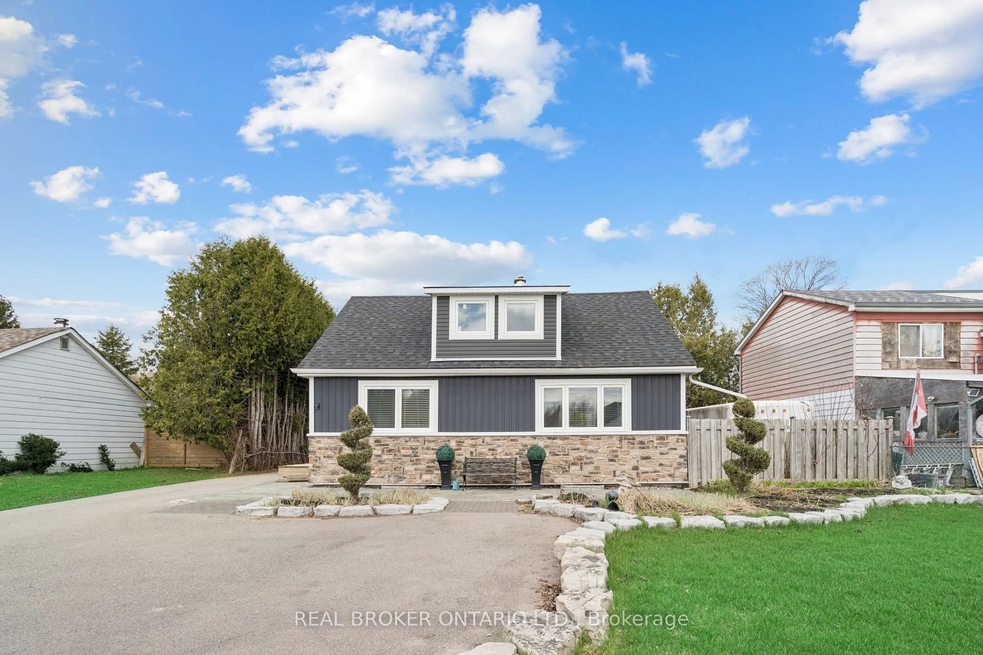 Home with vinyl exterior material, unknown for 9488 Wellington Rd 124, Erin Ontario N0B 1T0
