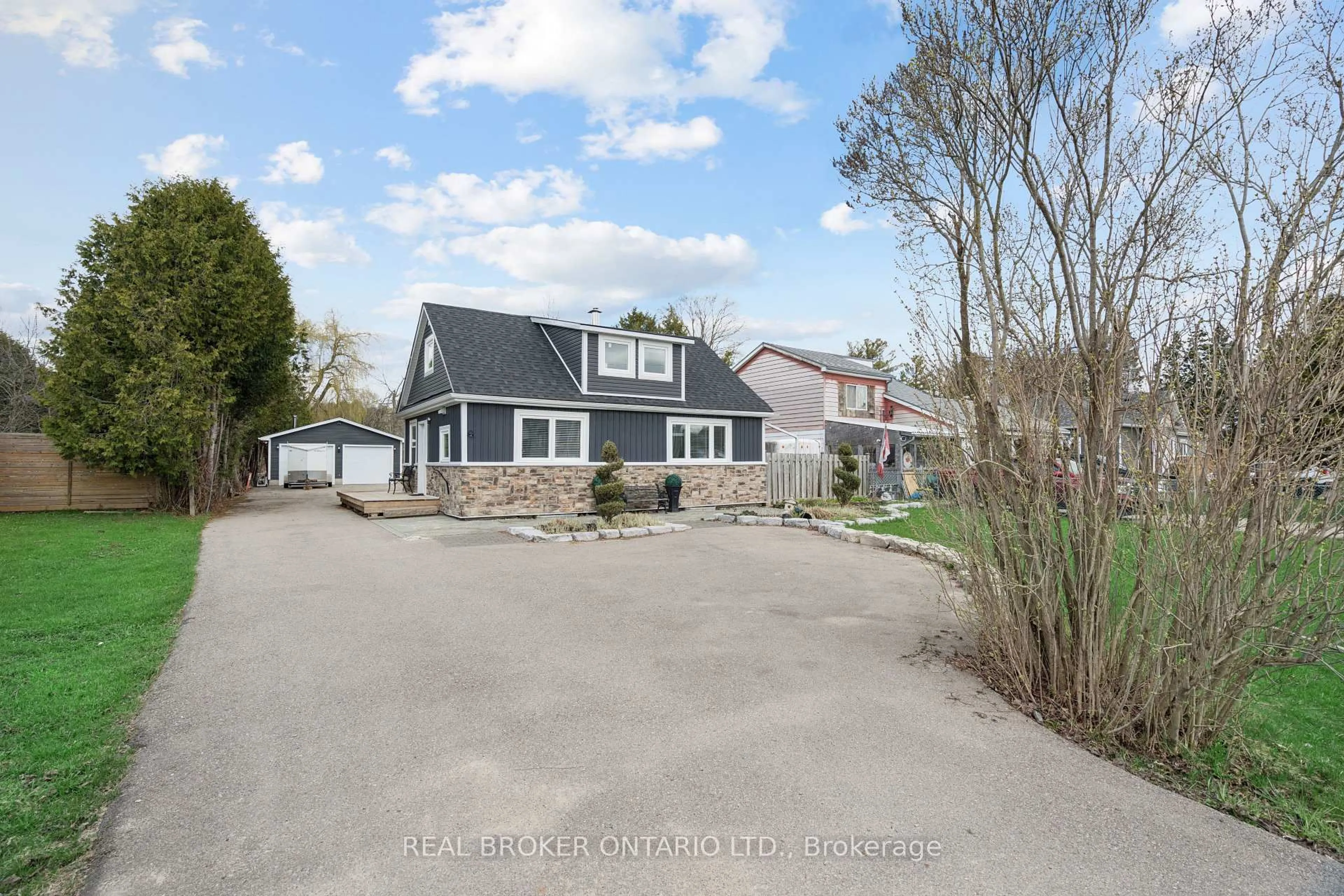 A pic from outside/outdoor area/front of a property/back of a property/a pic from drone, street for 9488 Wellington Rd 124, Erin Ontario N0B 1T0
