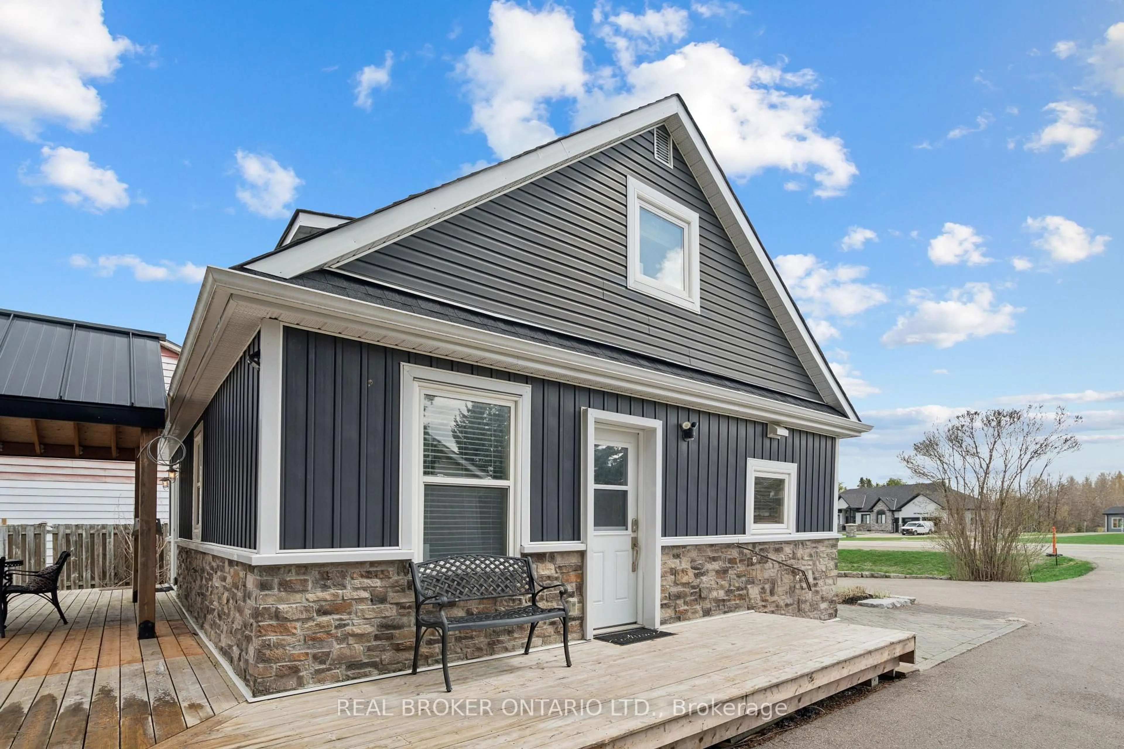 Home with vinyl exterior material, unknown for 9488 Wellington Rd 124, Erin Ontario N0B 1T0