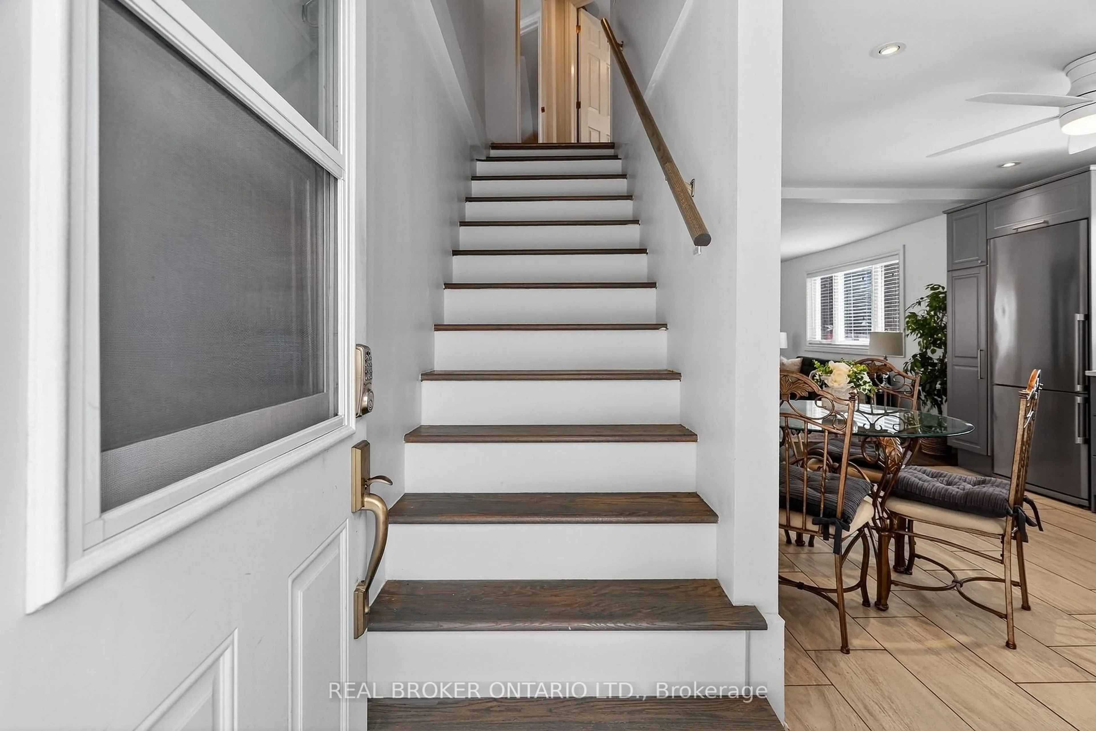 Stairs for 9488 Wellington Rd 124, Erin Ontario N0B 1T0