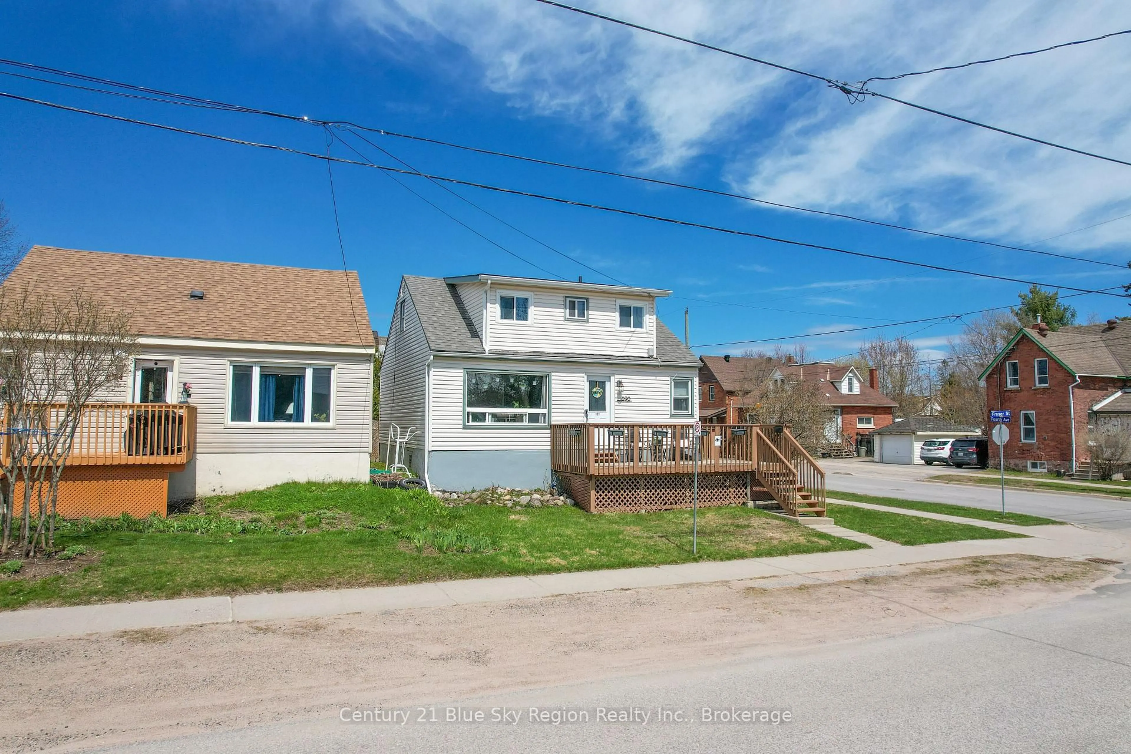 A pic from outside/outdoor area/front of a property/back of a property/a pic from drone, street for 890 Fraser St, North Bay Ontario P1B 3X6