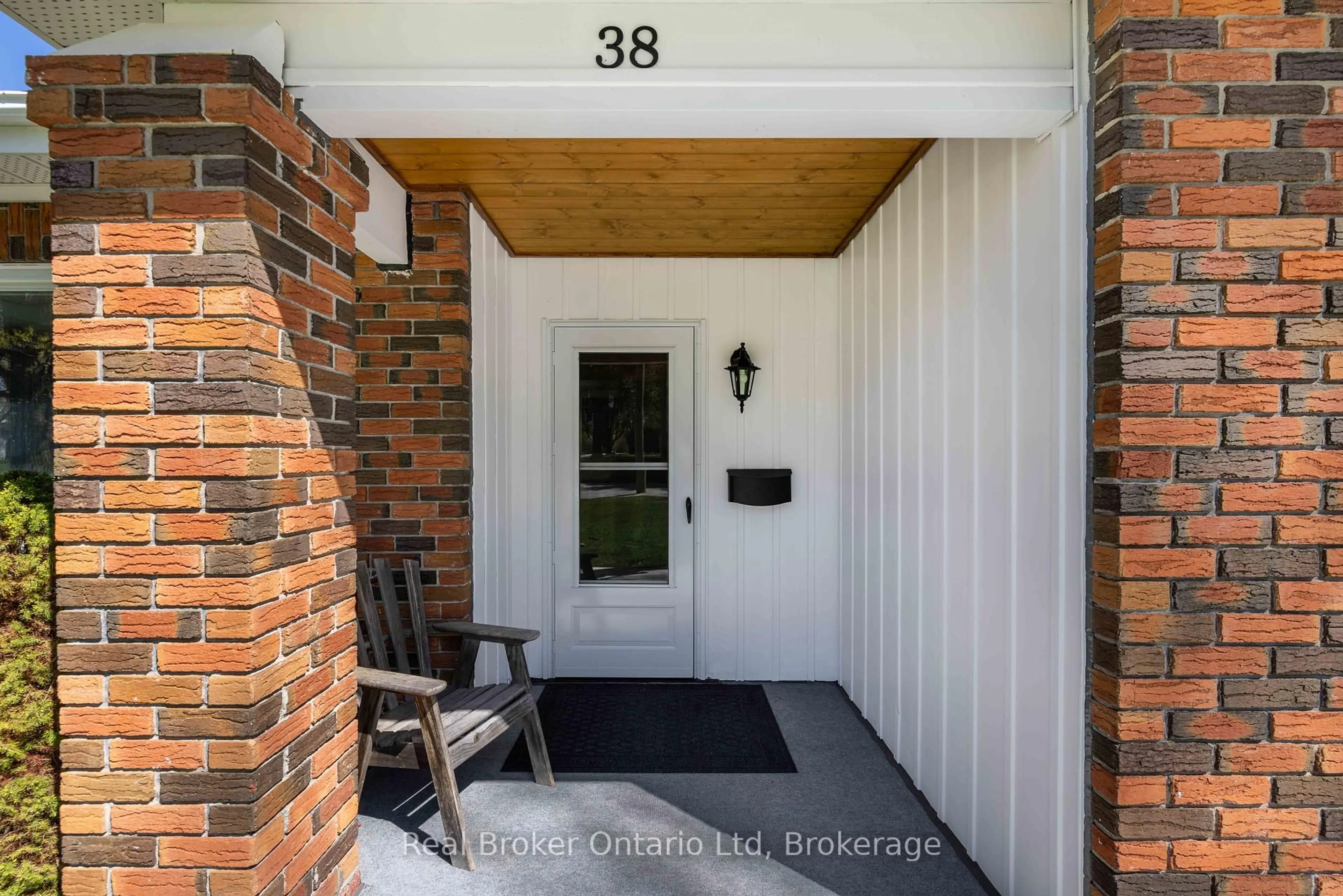 Indoor entryway for 38 Mill St, Arran-Elderslie Ontario N0H 2N0