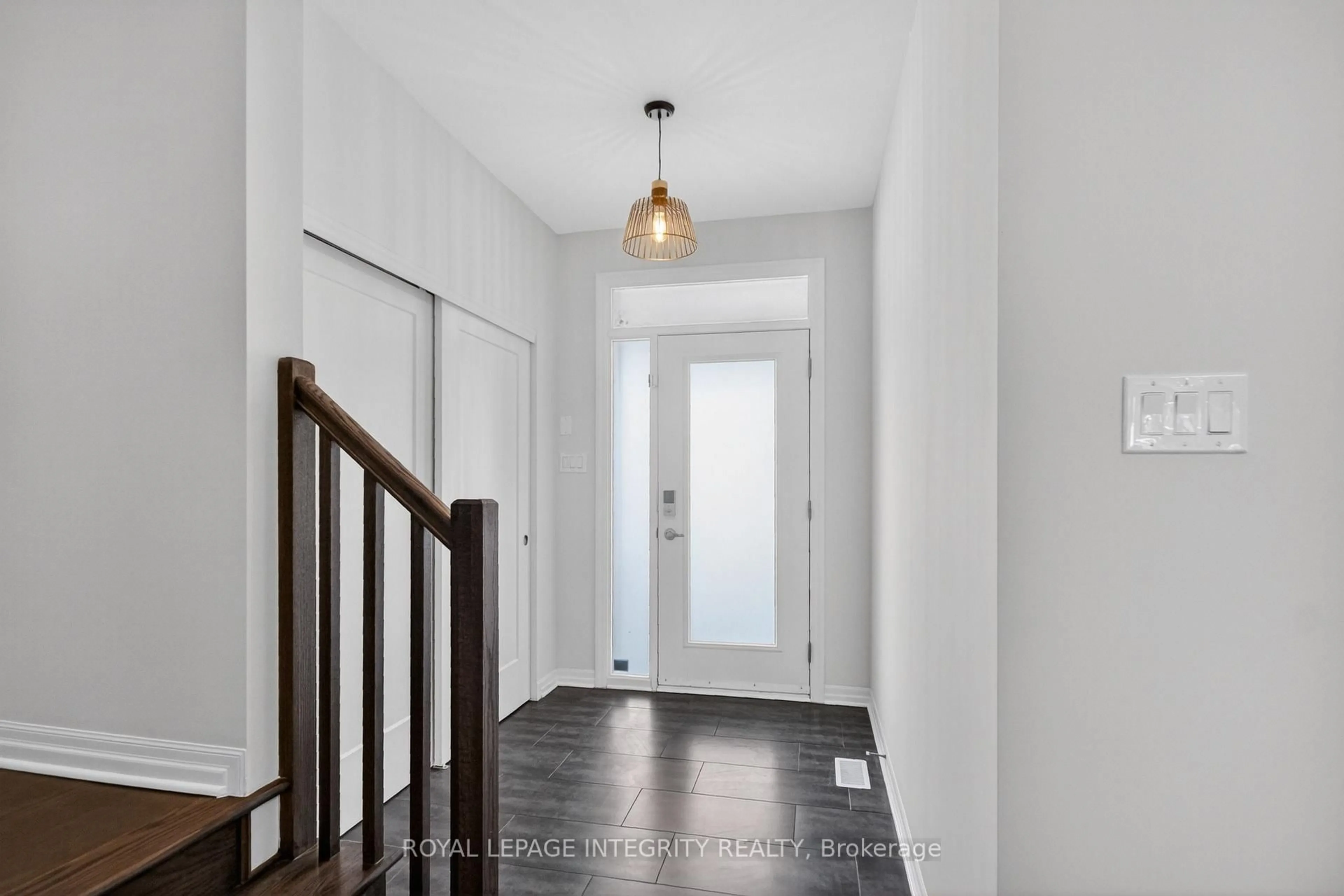 Indoor entryway for 177 FAIRWEATHER St, Ottawa Ontario K1T 0N2