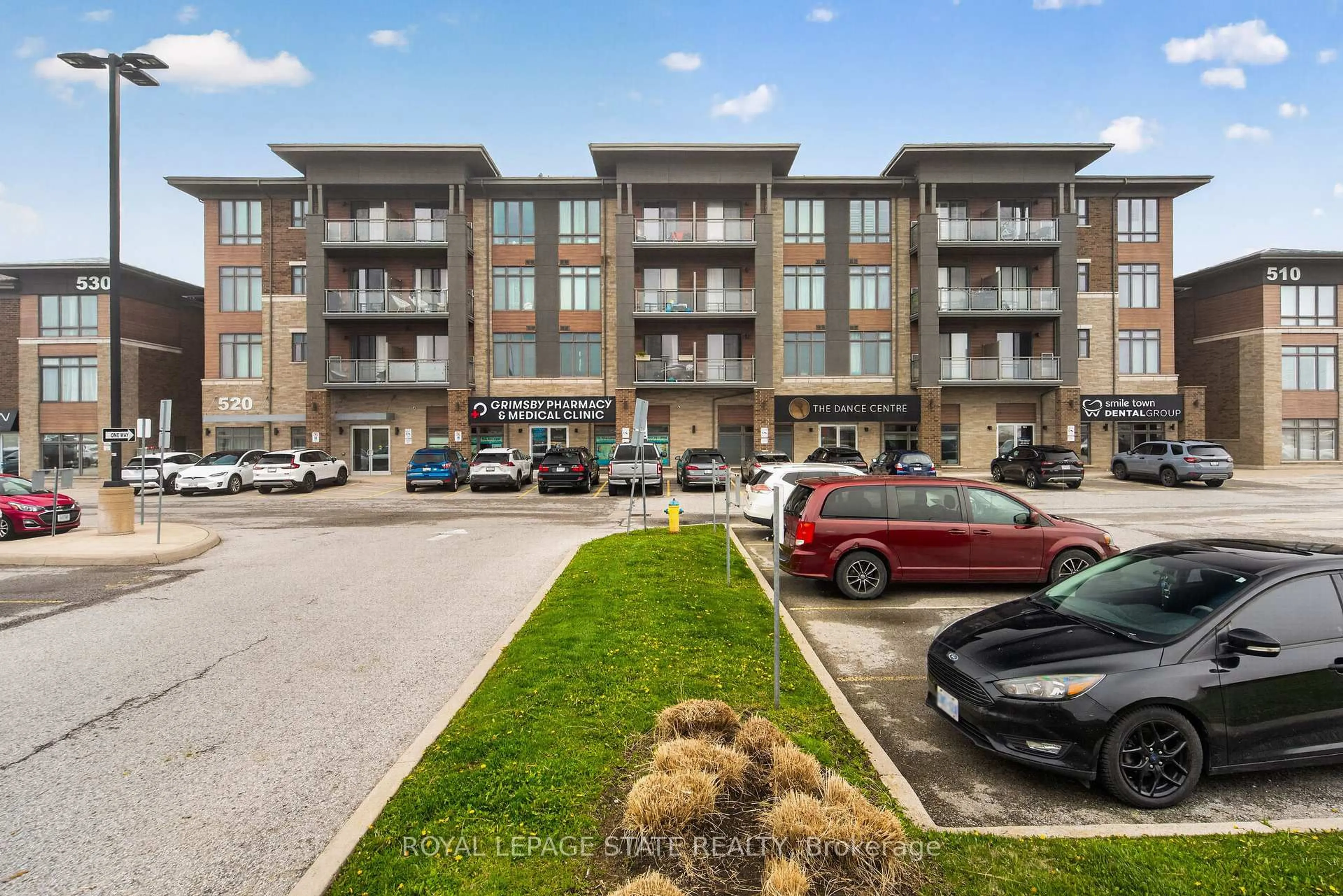 A pic from outside/outdoor area/front of a property/back of a property/a pic from drone, unknown for 520 North Service Rd #308, Grimsby Ontario L3M 0C9