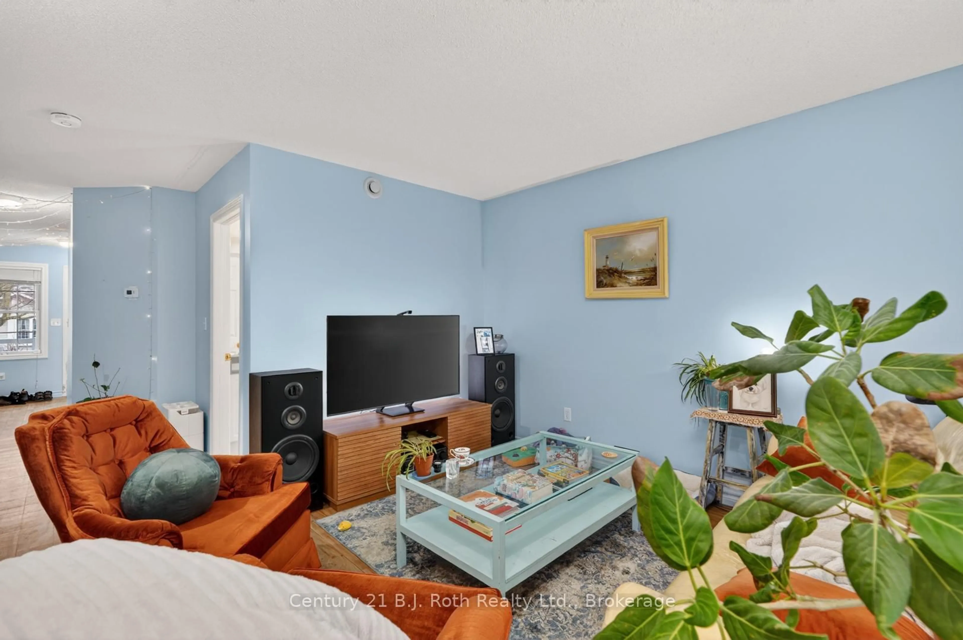 Living room with furniture, unknown for 275 Hiram St, Bracebridge Ontario P1L 1R7