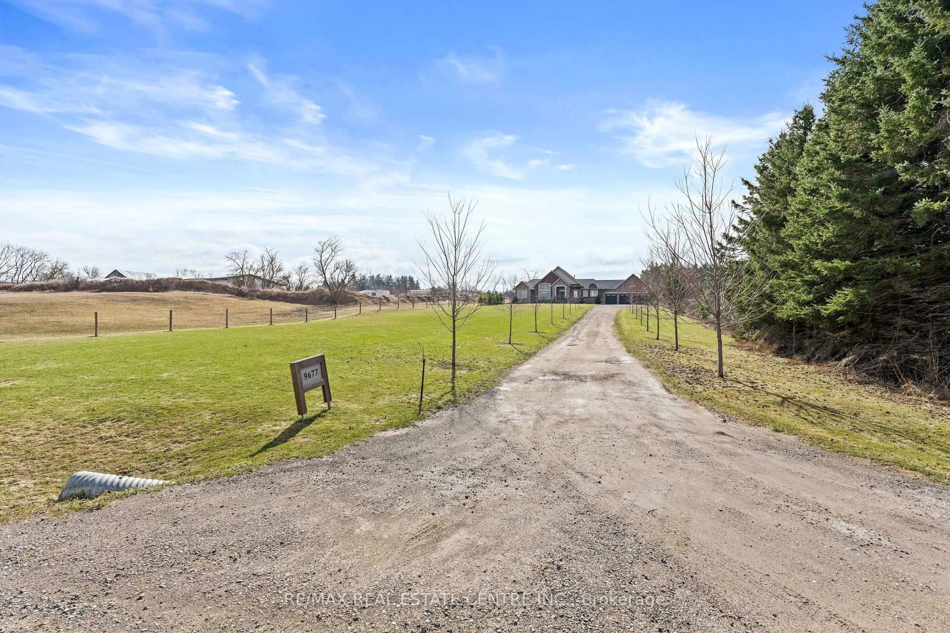 A pic from outside/outdoor area/front of a property/back of a property/a pic from drone, unknown for 9677 Tenth Sdrd, Erin Ontario N0B 1T0