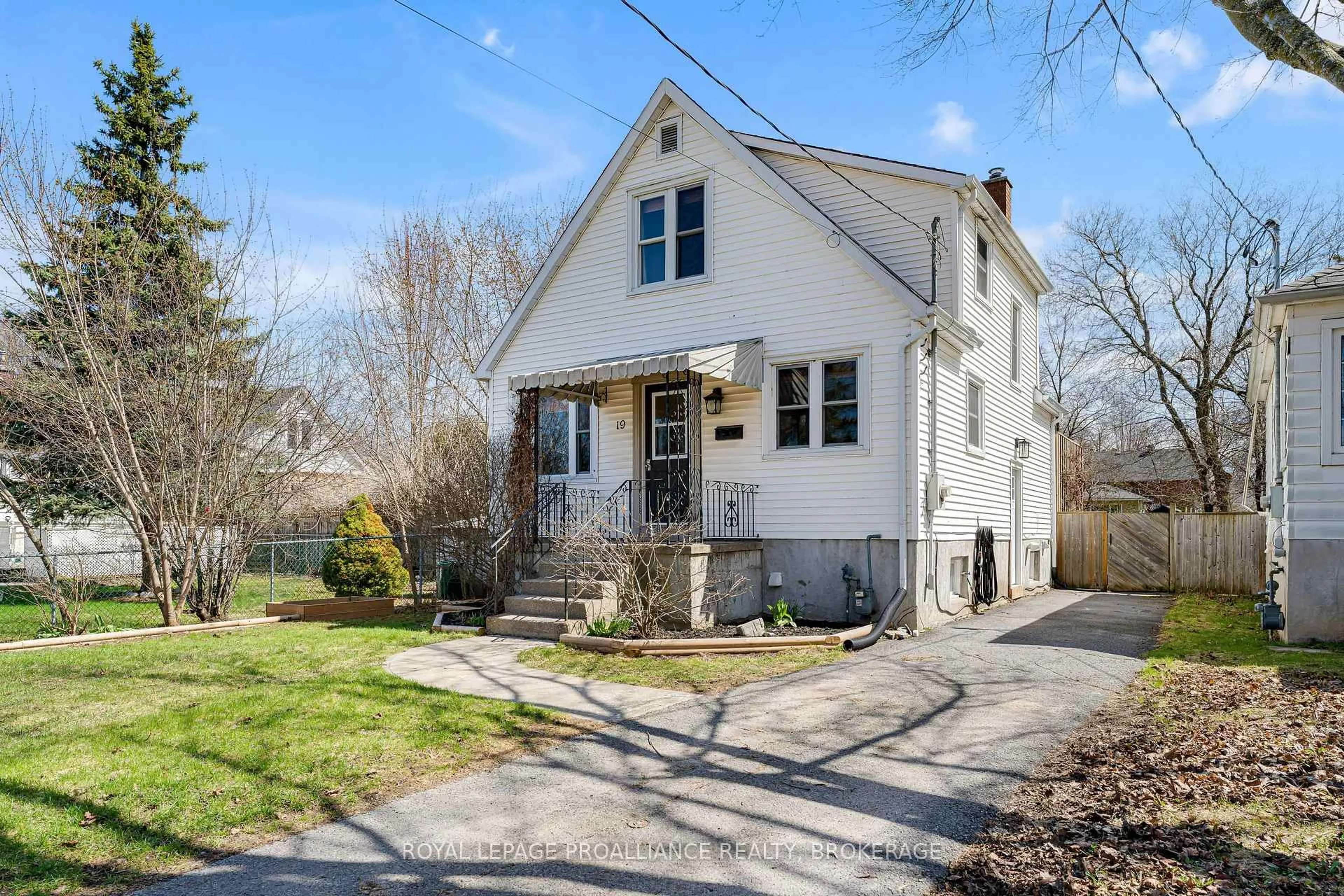 Home with vinyl exterior material, street for 19 Westdale Ave, Kingston Ontario K7L 4S1