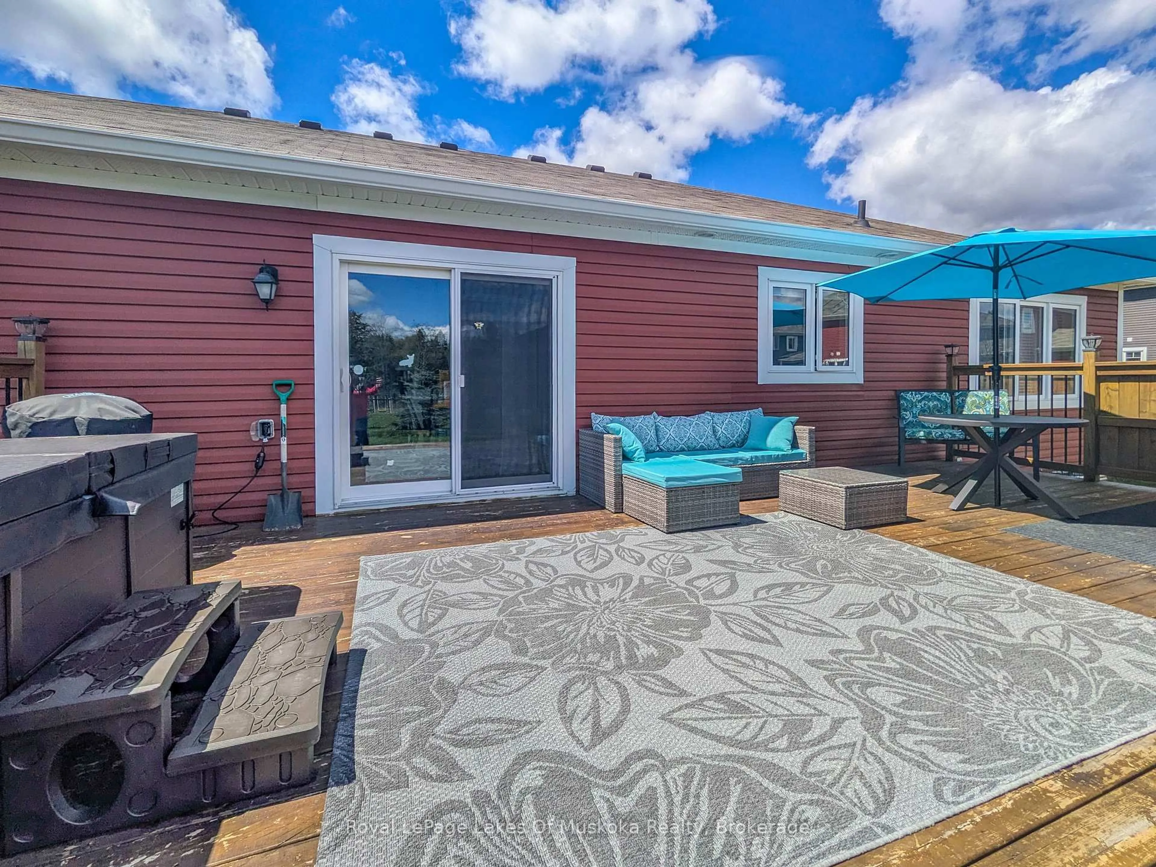 Patio, water/lake/river/ocean view for 6 Fawnbrook Crt, Bracebridge Ontario P1L 0A3