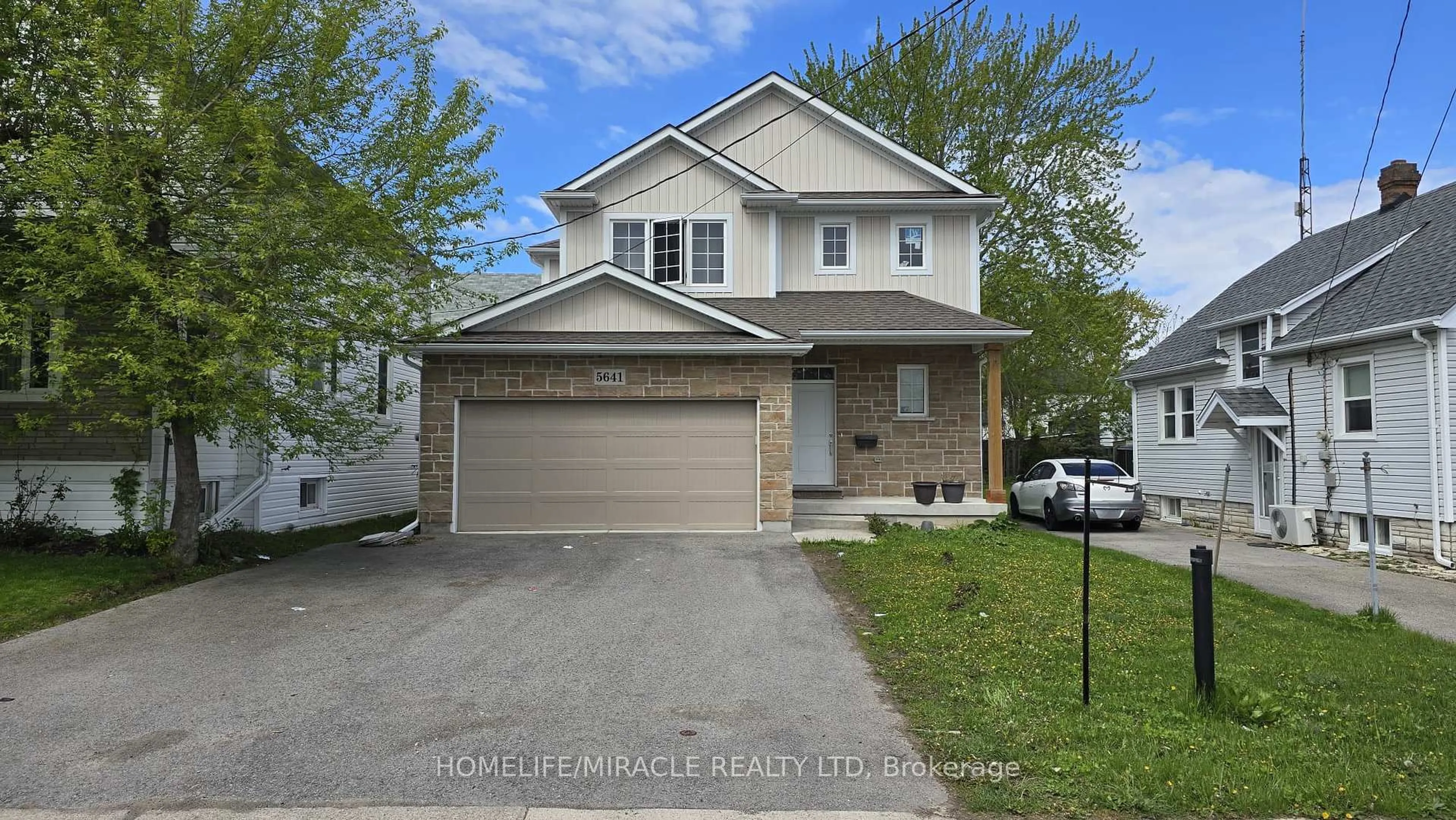 Home with vinyl exterior material, street for 5641 Temperance Ave, Niagara Falls Ontario L2Z 4A3
