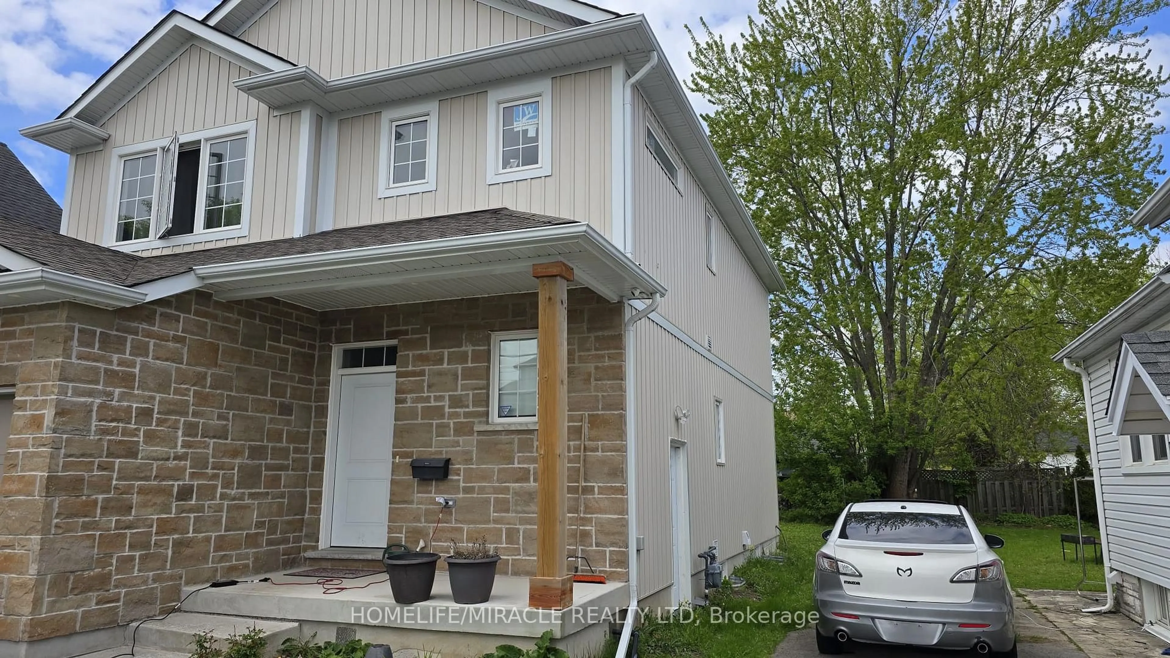 Home with vinyl exterior material, street for 5641 Temperance Ave, Niagara Falls Ontario L2Z 4A3