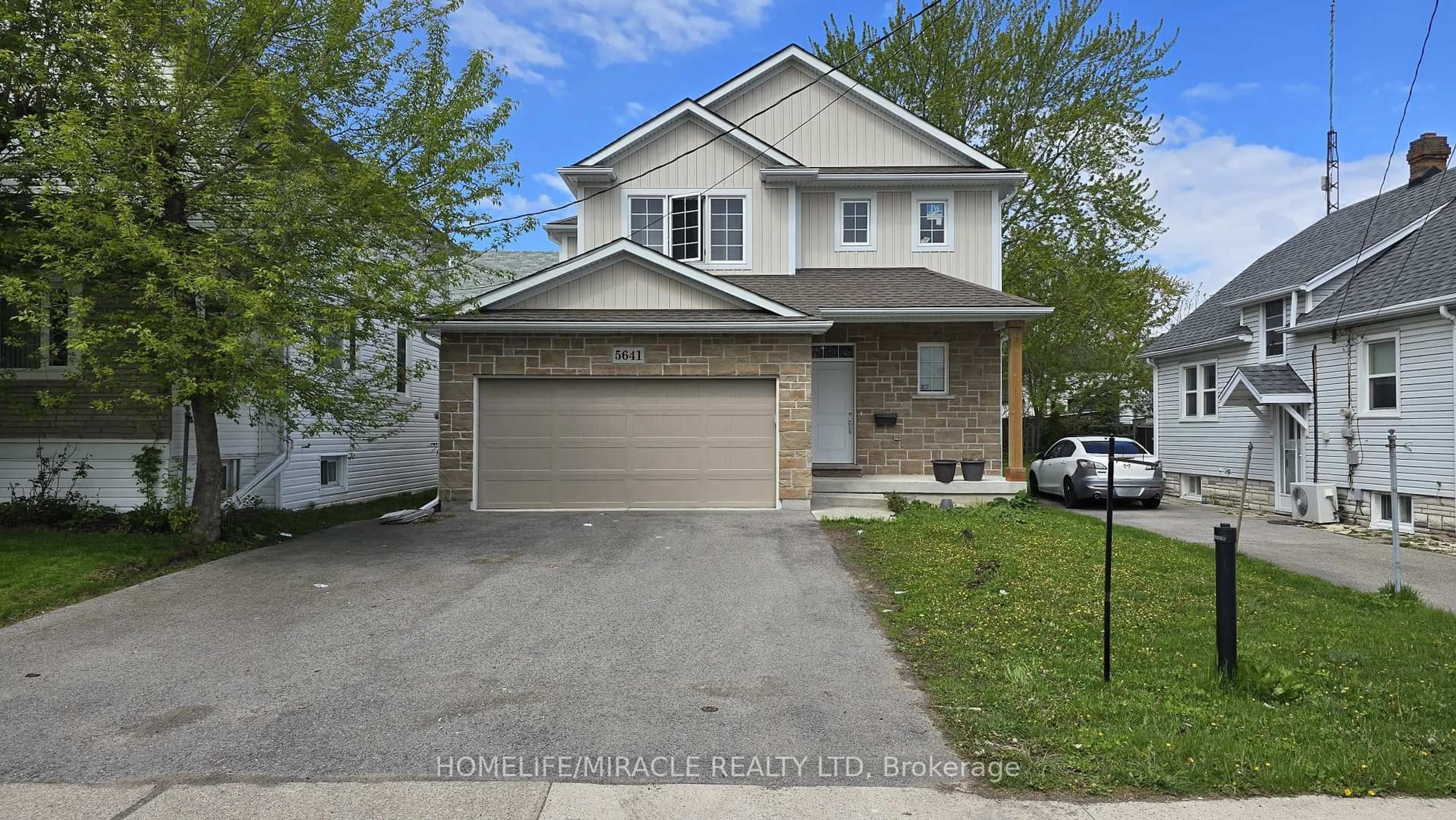 Home with vinyl exterior material, street for 5641 Temperance Ave, Niagara Falls Ontario L2Z 4A3