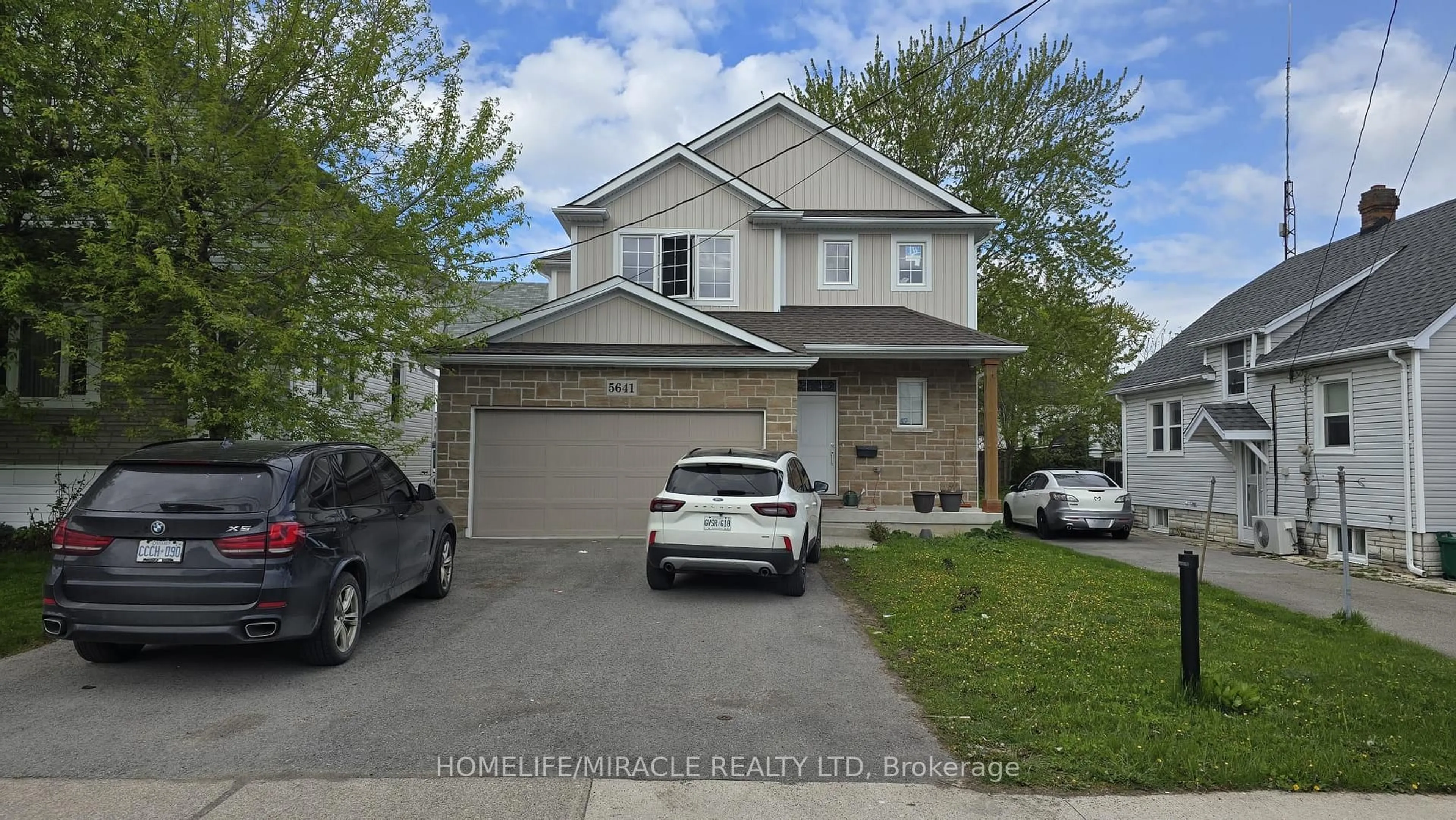 Home with vinyl exterior material, street for 5641 Temperance Ave, Niagara Falls Ontario L2Z 4A3