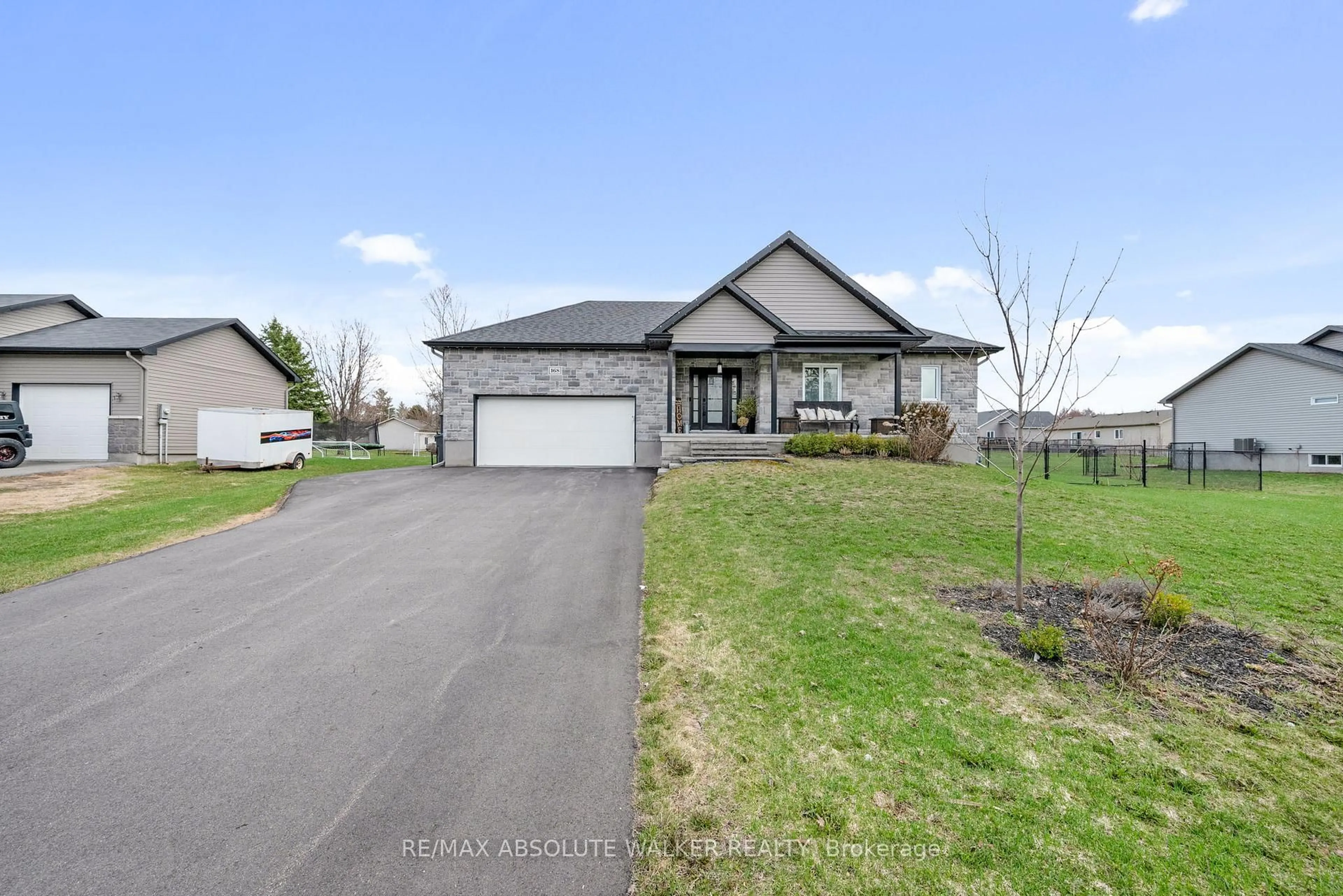 A pic from outside/outdoor area/front of a property/back of a property/a pic from drone, street for 168 Roxanne St, Clarence-Rockland Ontario K0A 1N0
