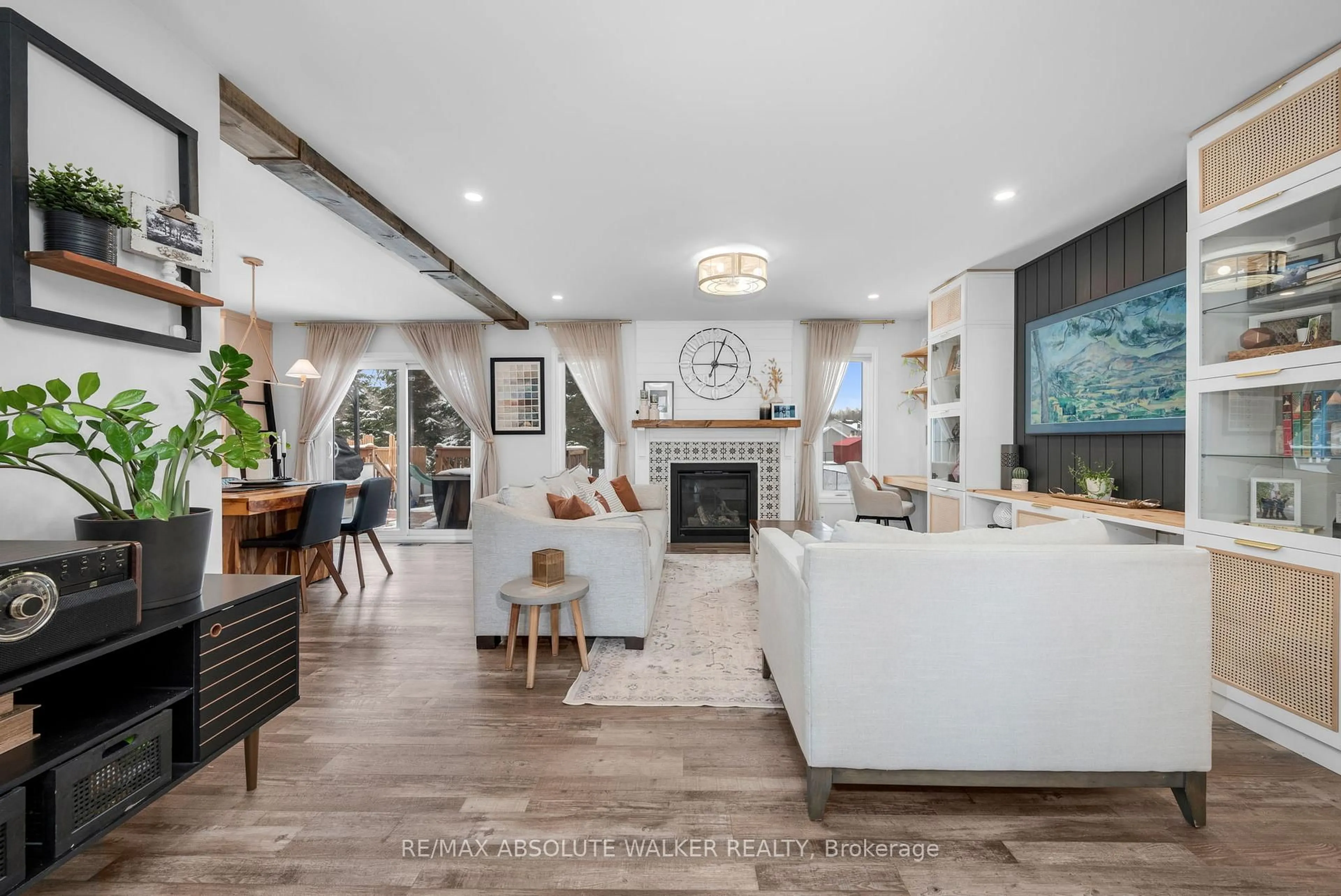 Living room with furniture, unknown for 168 Roxanne St, Clarence-Rockland Ontario K0A 1N0