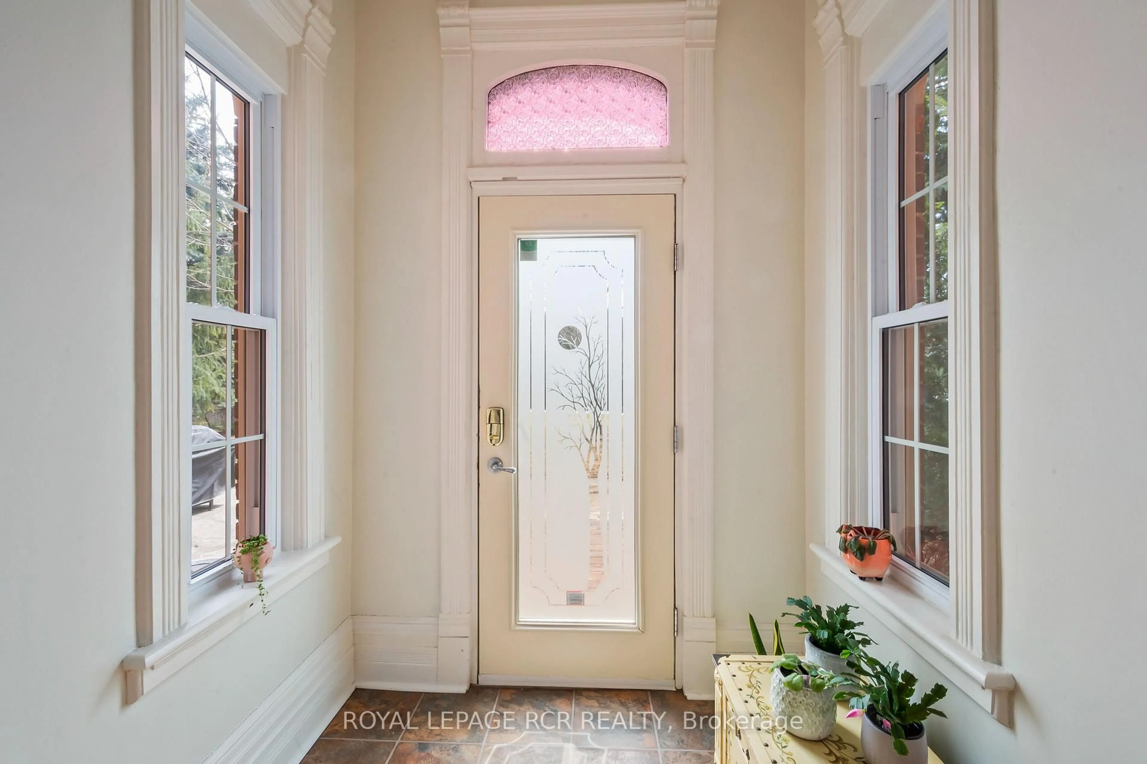 Indoor entryway for 91 French Dr, Mono Ontario L9W 6T2