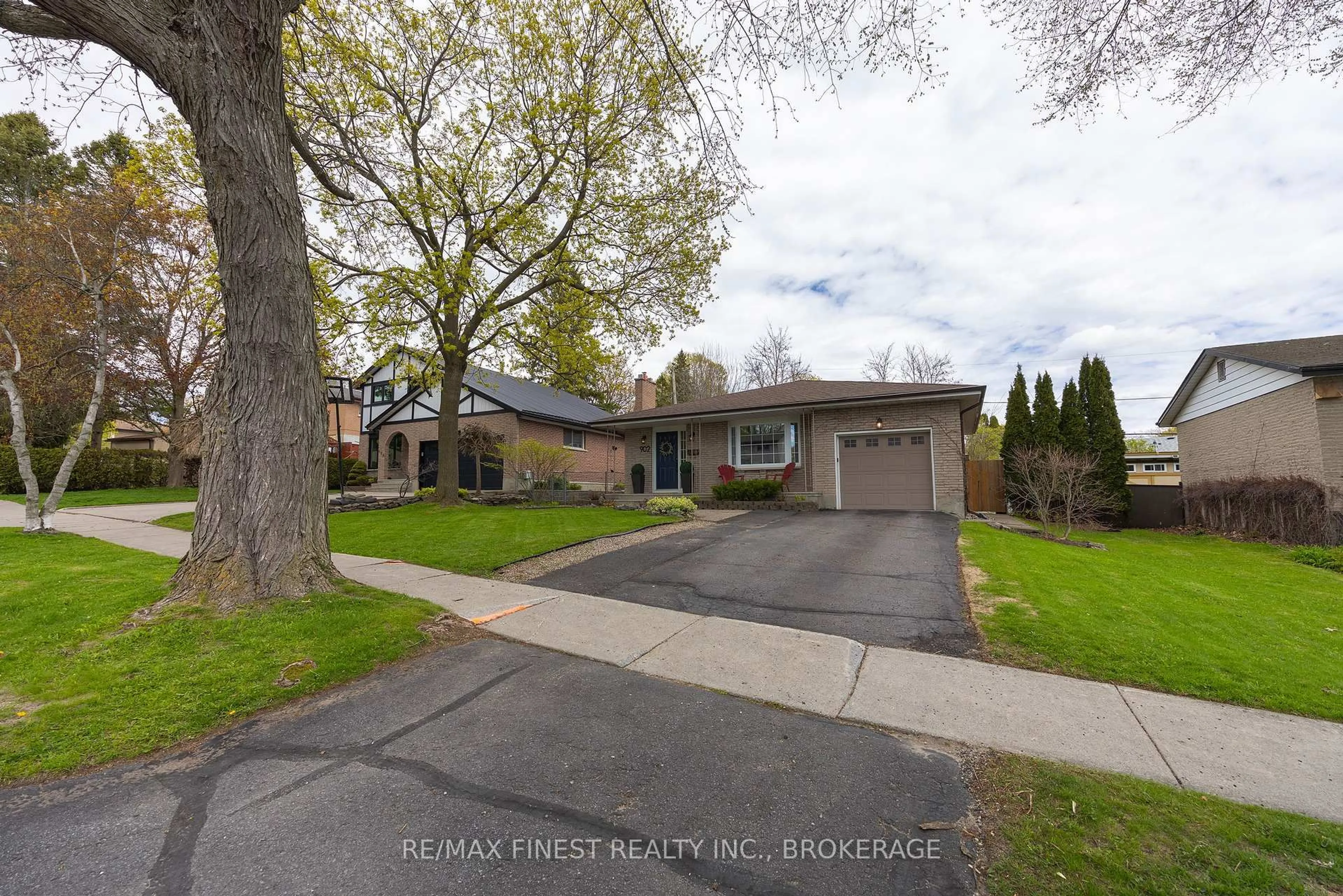 A pic from outside/outdoor area/front of a property/back of a property/a pic from drone, street for 902 Pembridge Cres, Kingston Ontario K7M 6C5