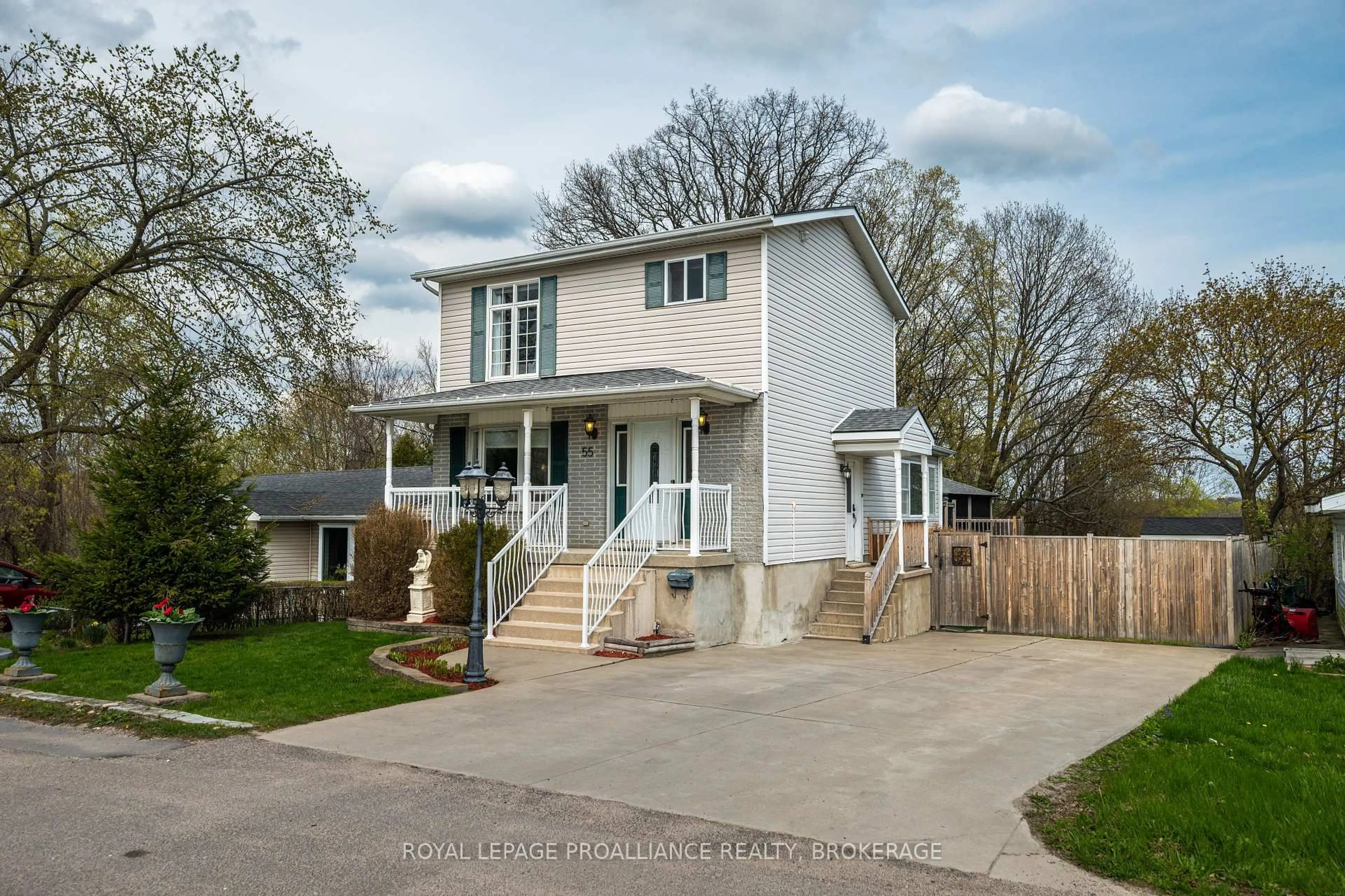 Unknown for 55 Shaw St, Kingston Ontario K7K 4Y5