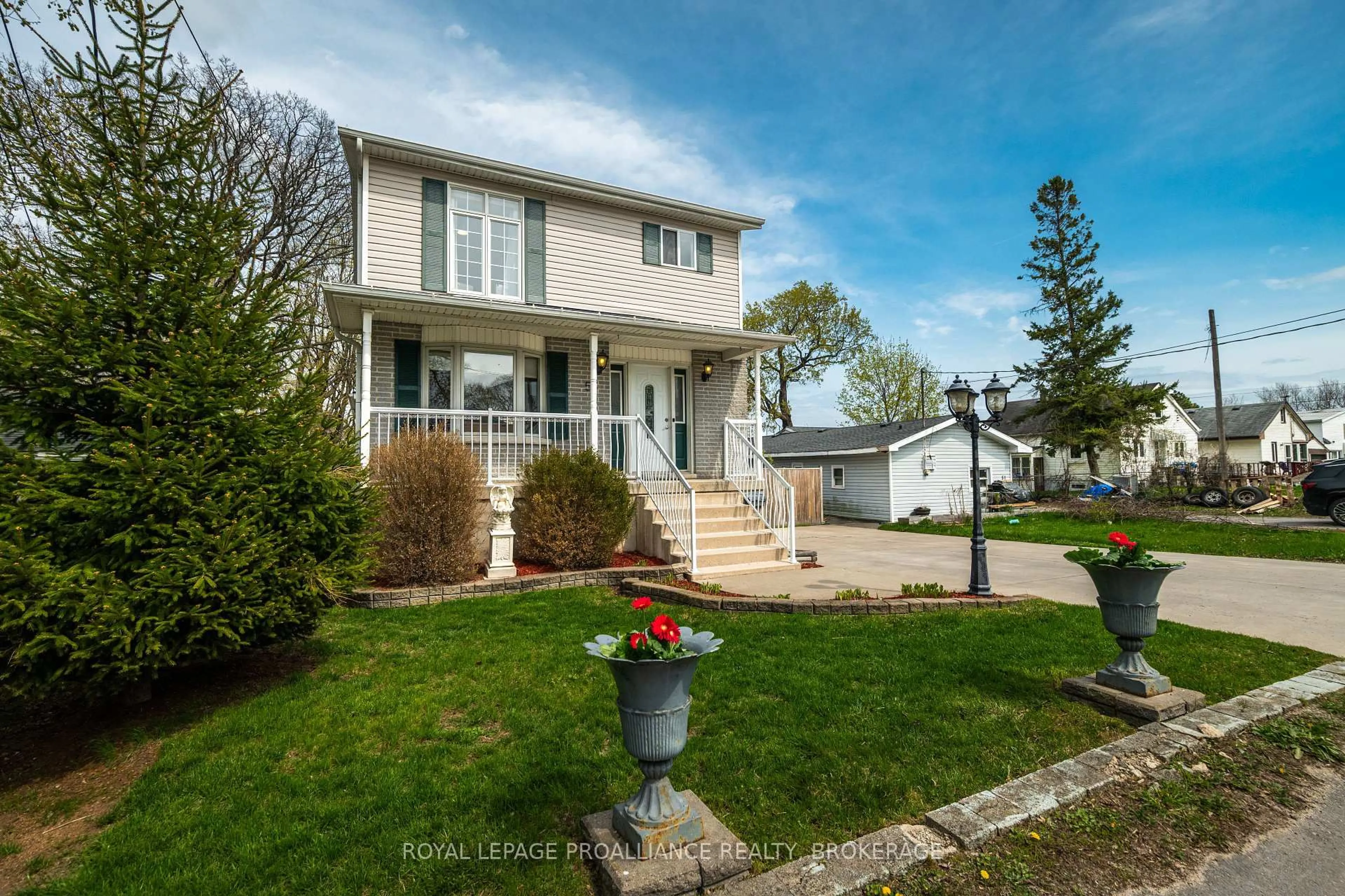 Unknown for 55 Shaw St, Kingston Ontario K7K 4Y5