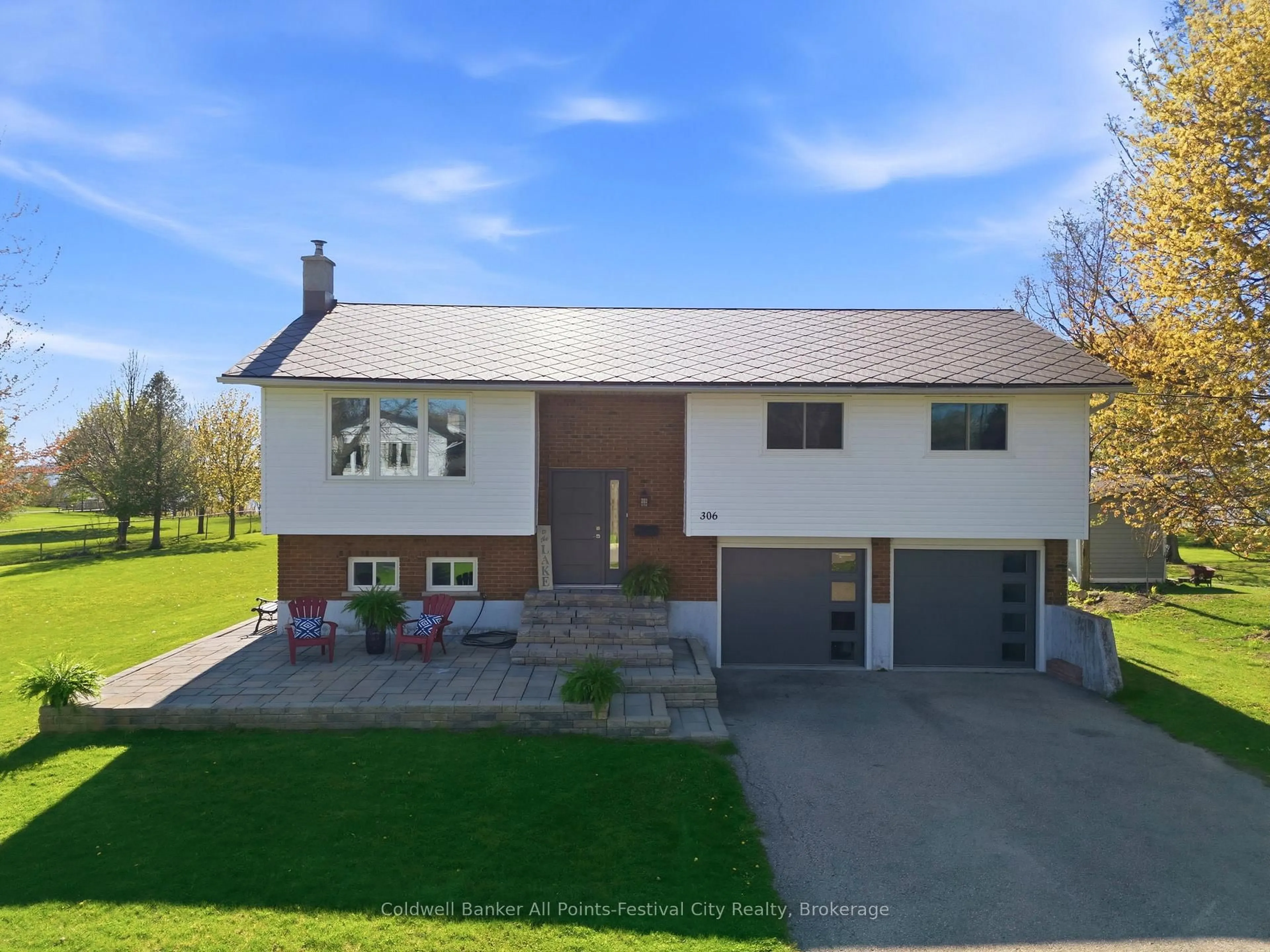 A pic from outside/outdoor area/front of a property/back of a property/a pic from drone, street for 306 Lakeside Dr, Goderich Ontario N7A 3X7