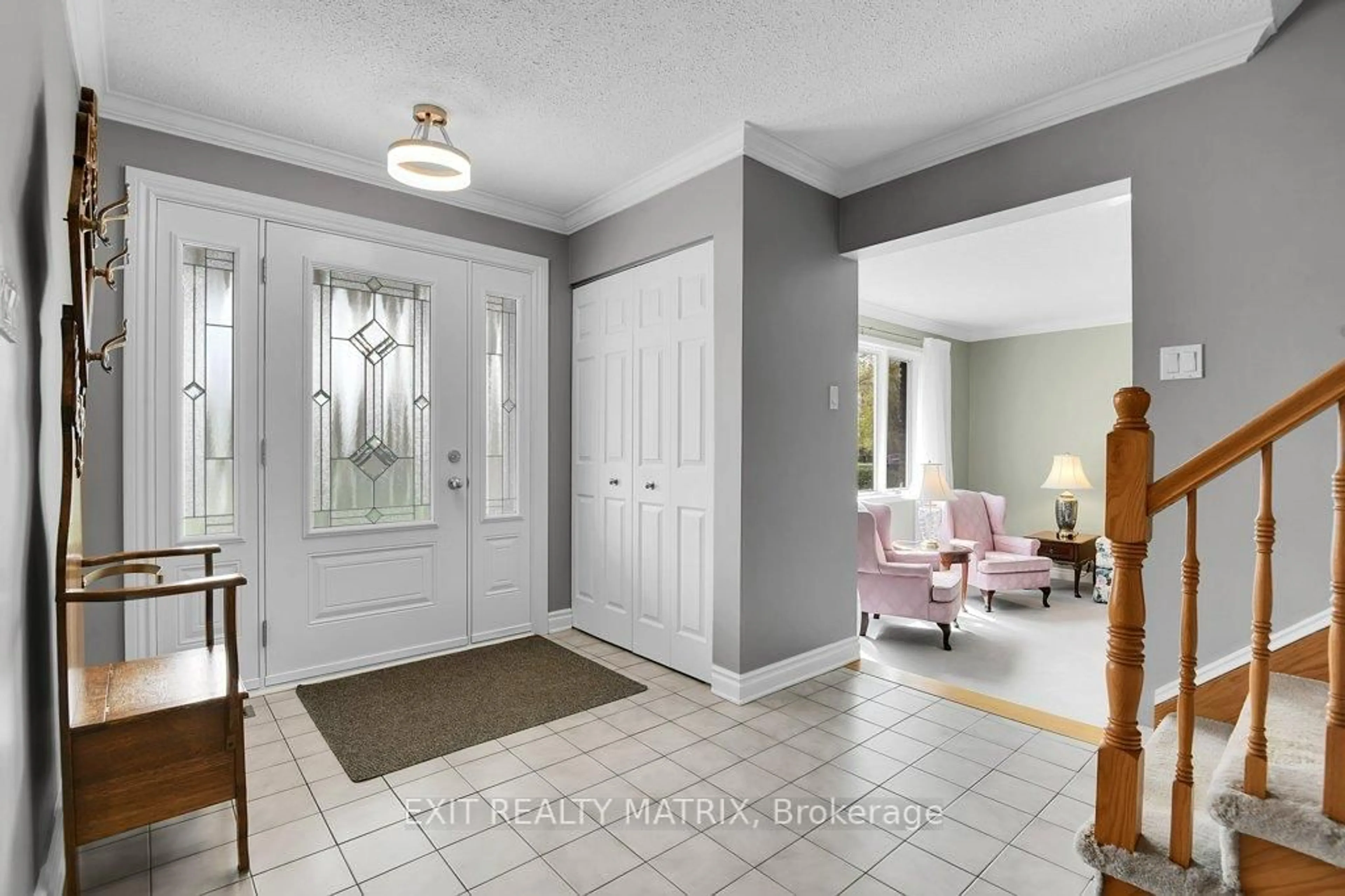 Indoor entryway for 1340 Cuthbert Way, Greely Ontario K4P 1A4