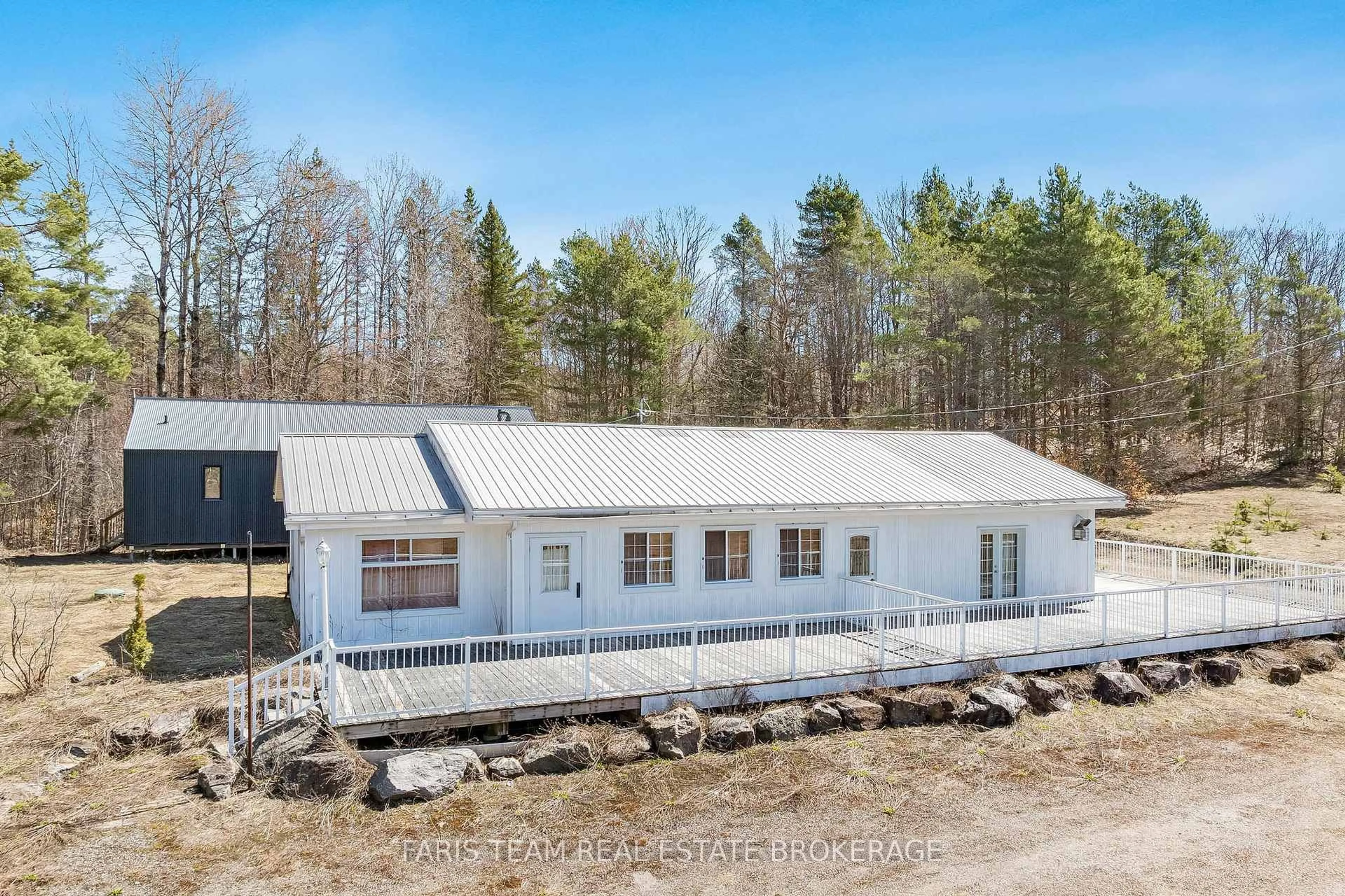 A pic from outside/outdoor area/front of a property/back of a property/a pic from drone, building for 2180-2186 Highway 141, Muskoka Lakes Ontario P0B 1L0