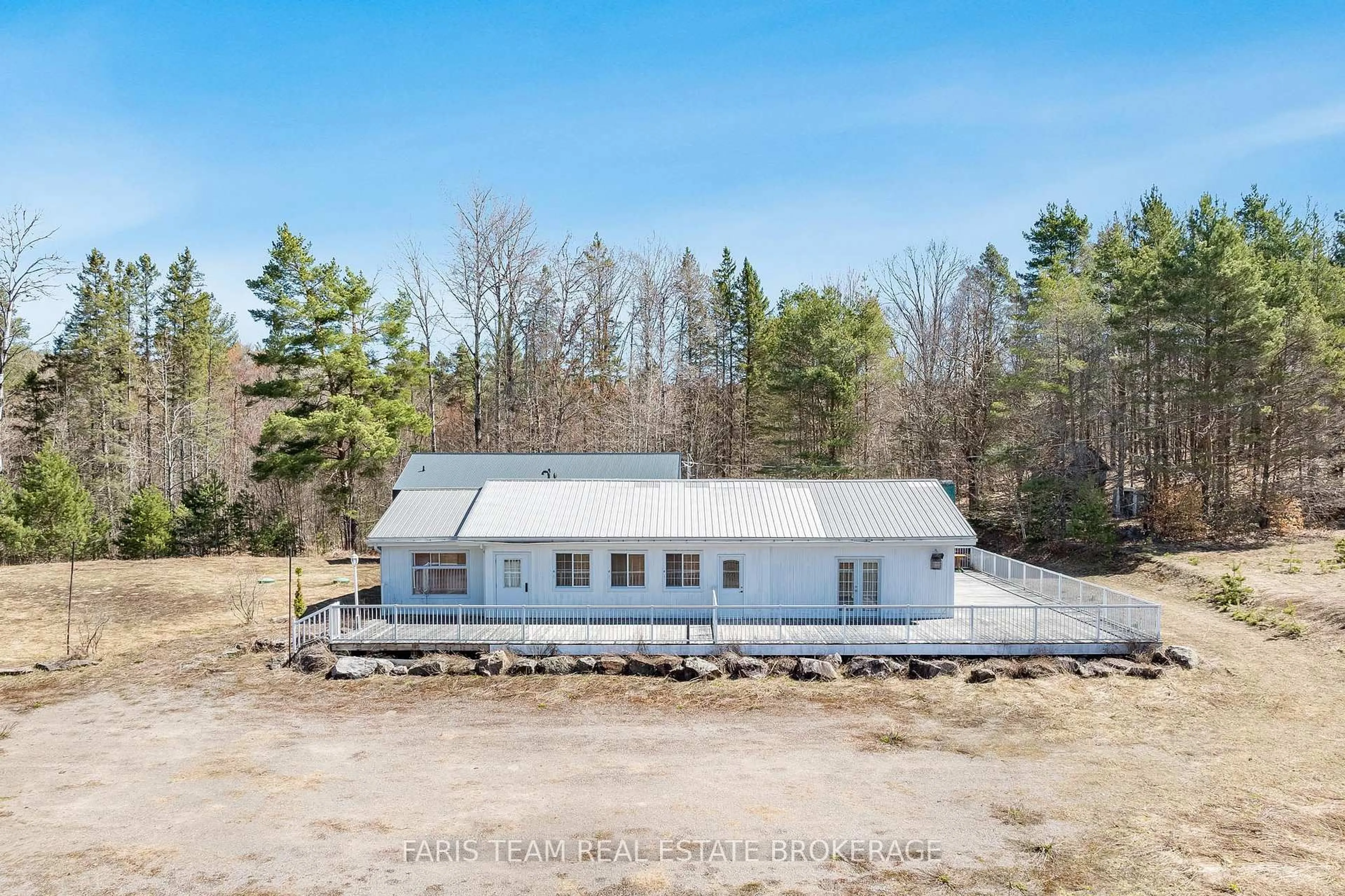 A pic from outside/outdoor area/front of a property/back of a property/a pic from drone, building for 2180-2186 Highway 141, Muskoka Lakes Ontario P0B 1L0