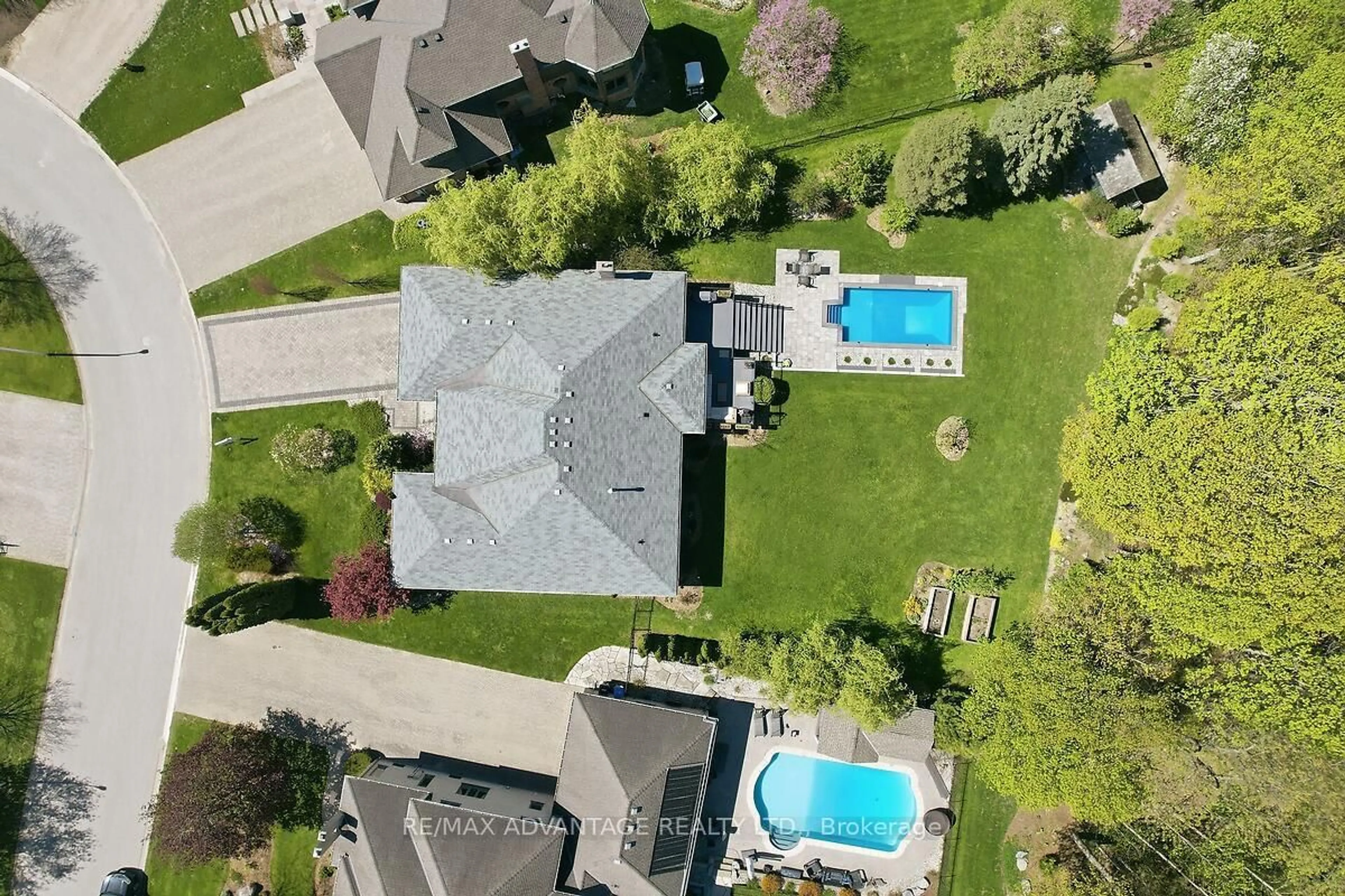A pic from outside/outdoor area/front of a property/back of a property/a pic from drone, street for 28 Wynfield Lane, Middlesex Centre Ontario N6H 5L2