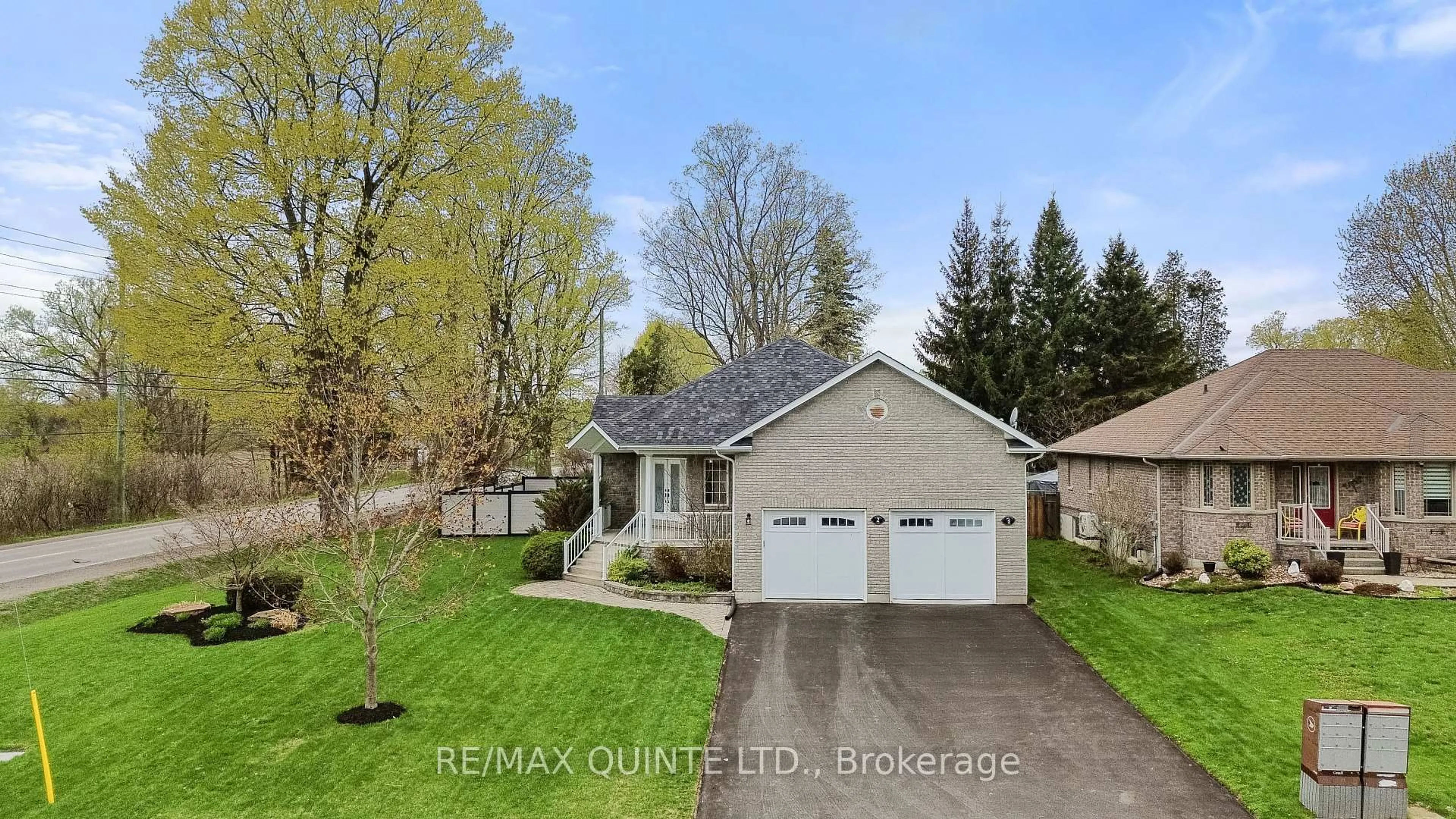 A pic from outside/outdoor area/front of a property/back of a property/a pic from drone, street for 2 Applecrest Lane, Ingleside Ontario K8V 5P4