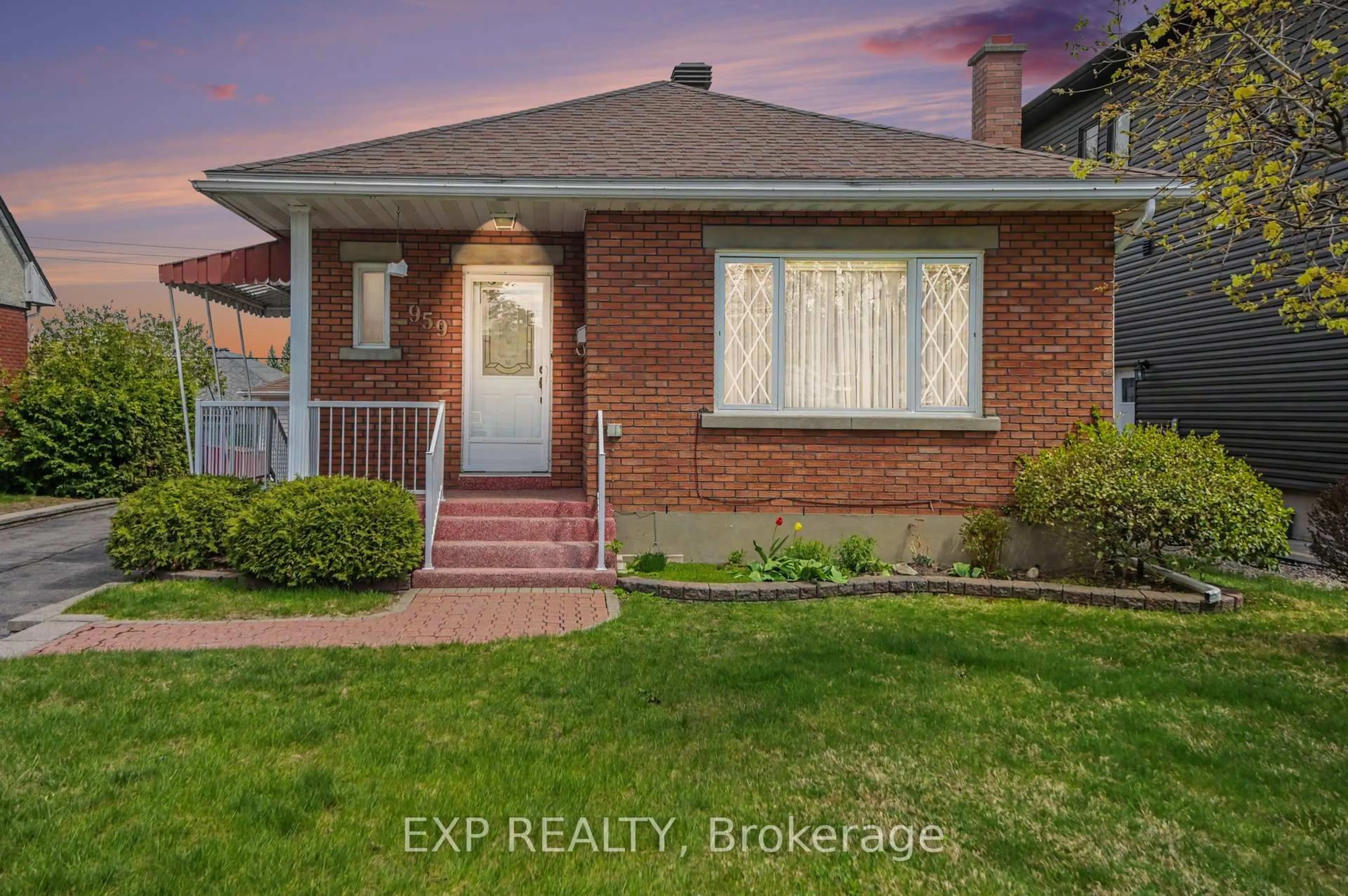 Home with brick exterior material, street for 959 Beaudry St, Ottawa Ontario K1K 3R9