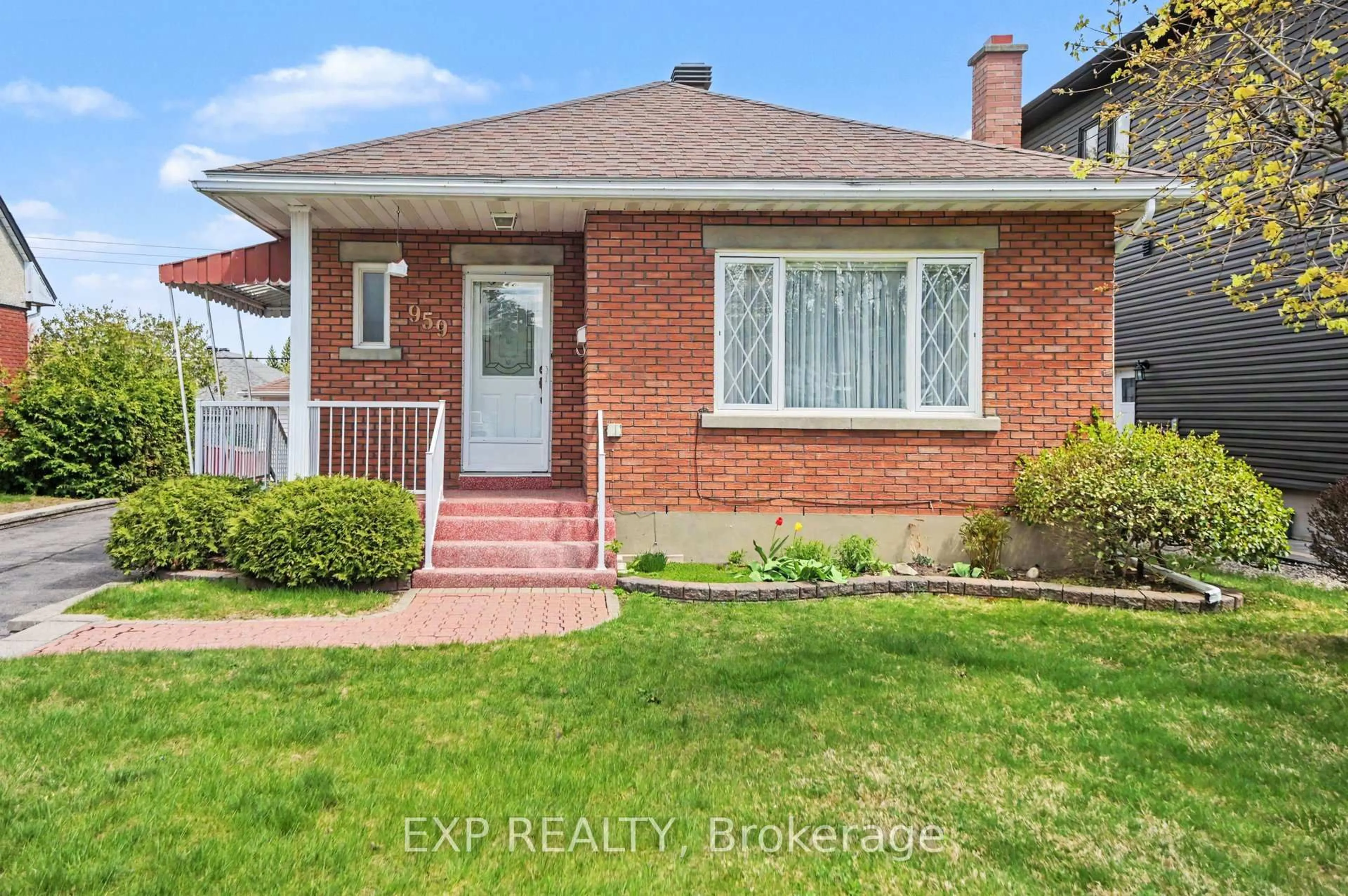 Home with brick exterior material, street for 959 Beaudry St, Ottawa Ontario K1K 3R9