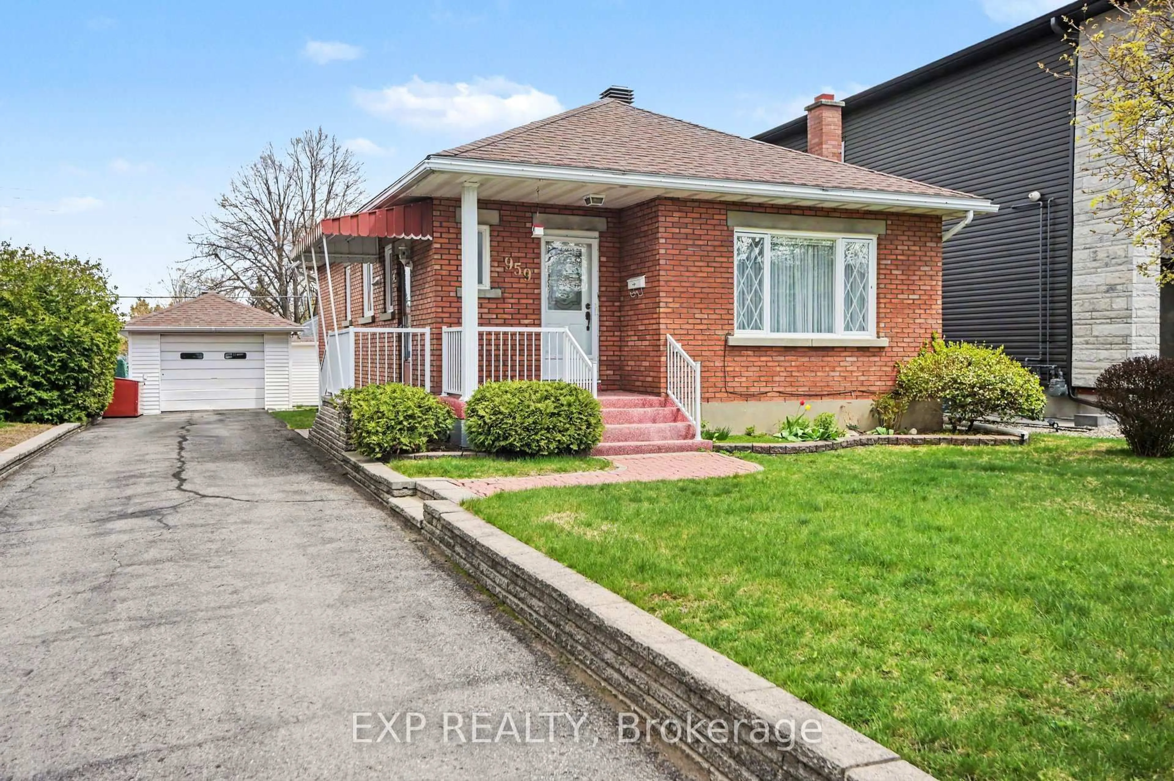 Home with brick exterior material, street for 959 Beaudry St, Ottawa Ontario K1K 3R9