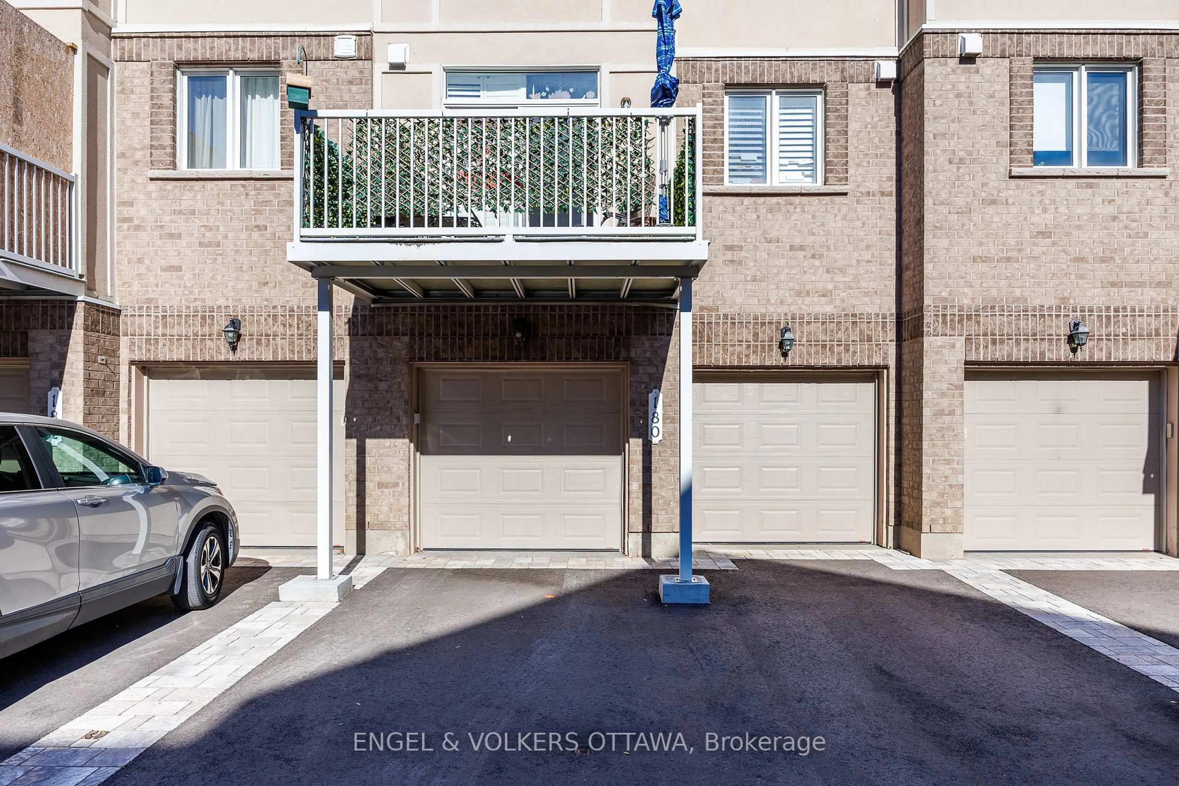Unknown for 180 Lanark Ave, Ottawa Ontario K1Z 1E5