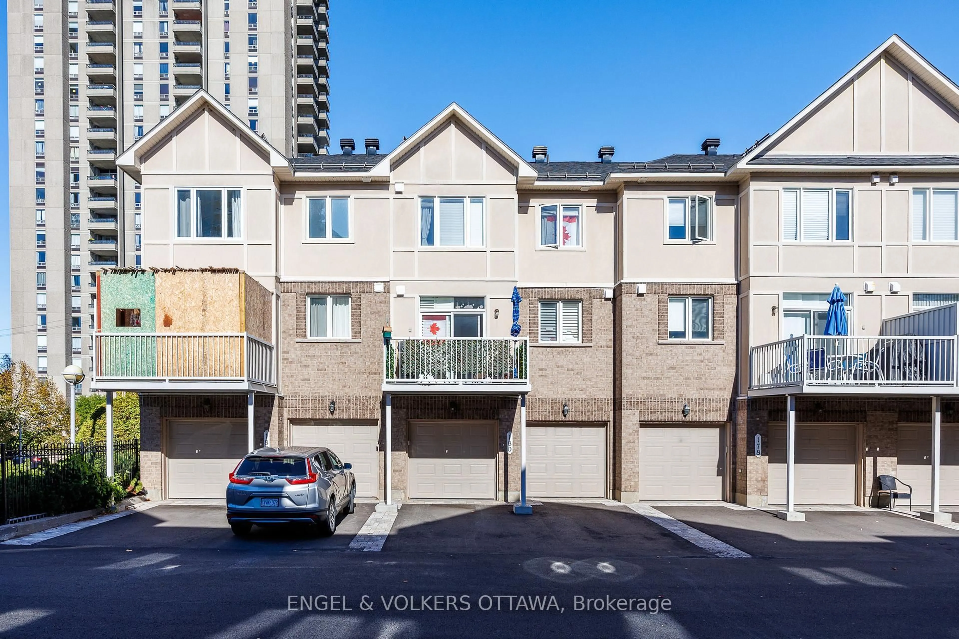 A pic from outside/outdoor area/front of a property/back of a property/a pic from drone, street for 180 Lanark Ave, Ottawa Ontario K1Z 1E5