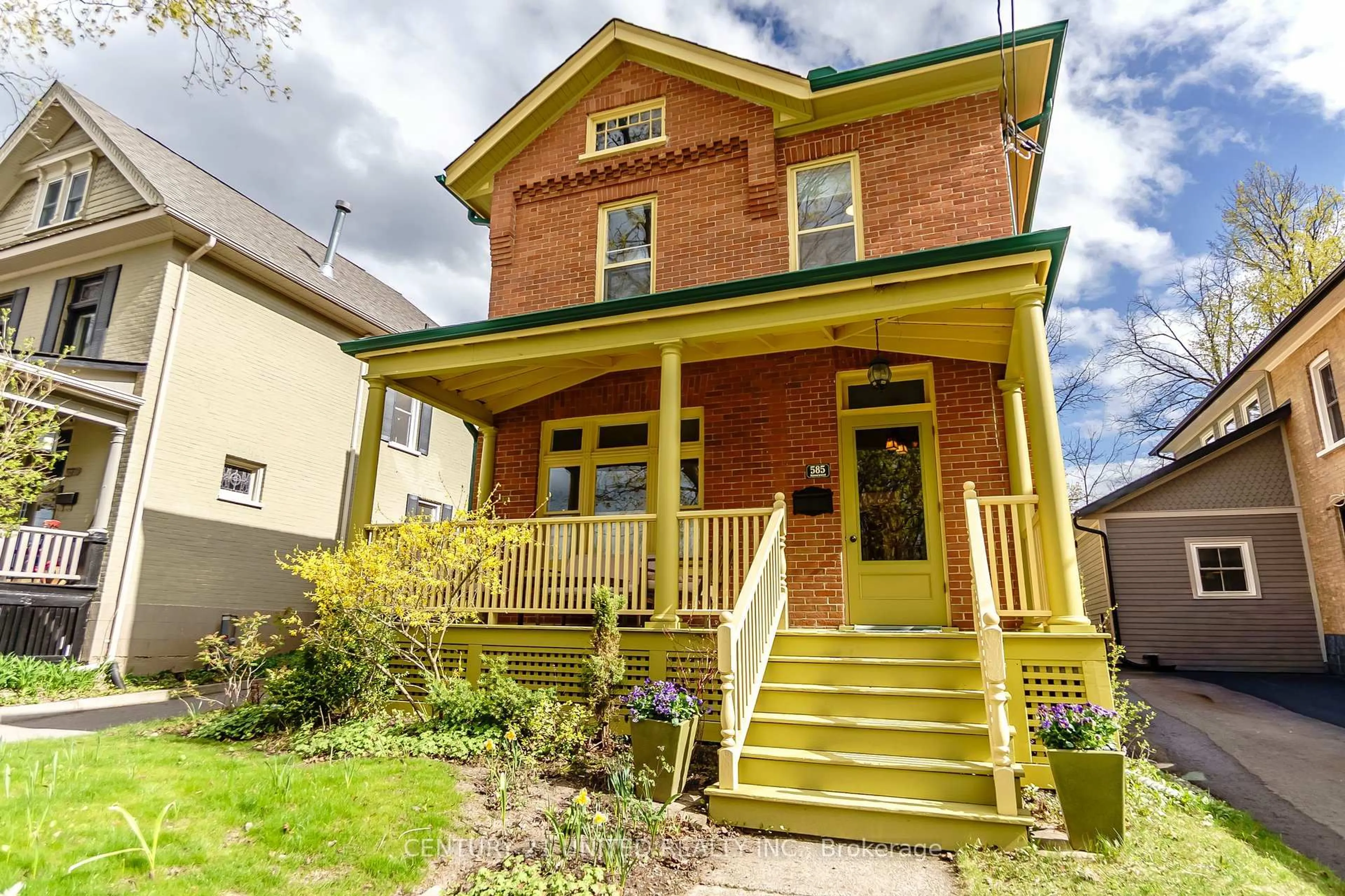 Home with brick exterior material, street for 585 Homewood Ave, Peterborough Ontario K9H 2N4