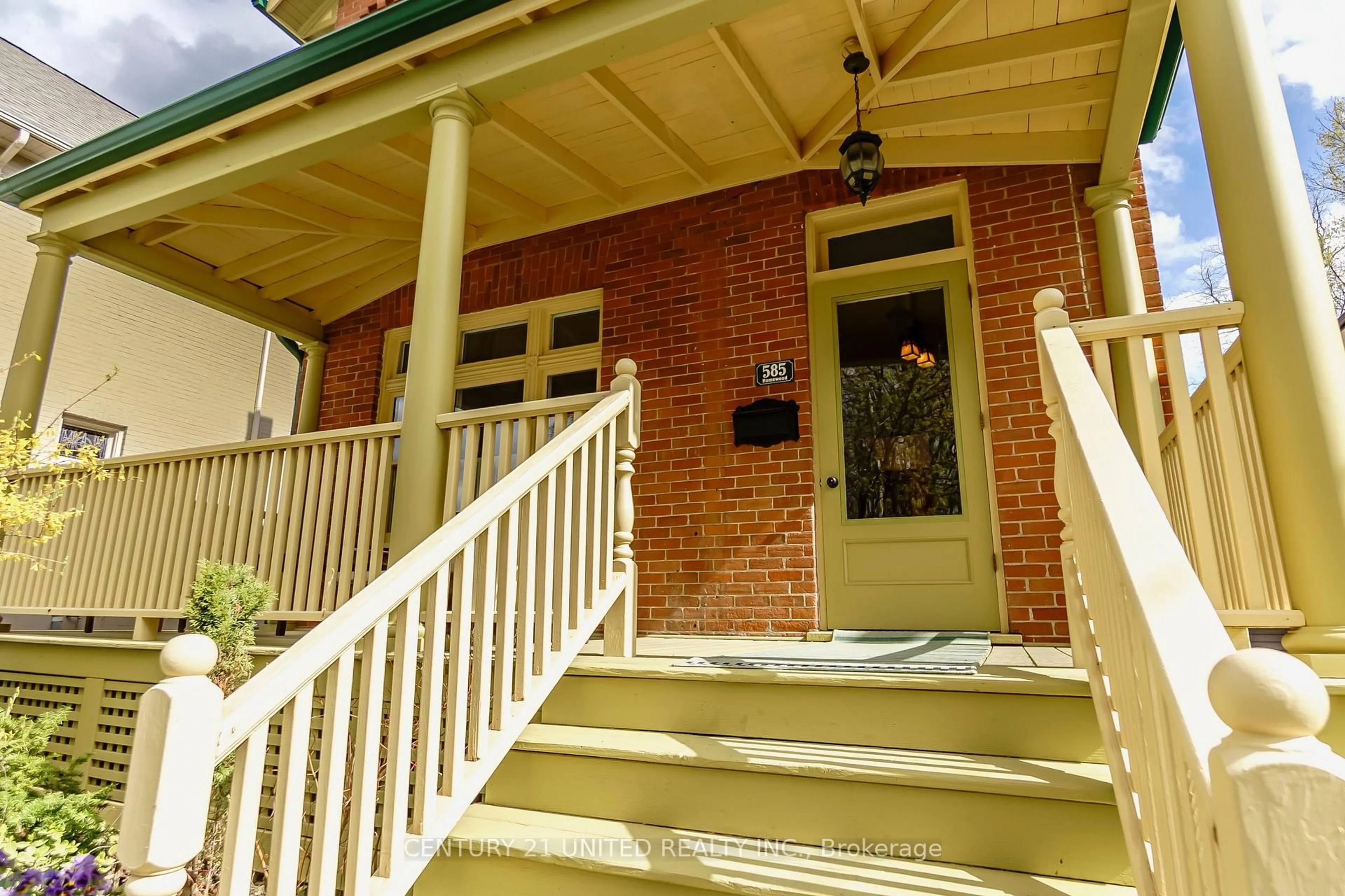 Patio, street for 585 Homewood Ave, Peterborough Ontario K9H 2N4