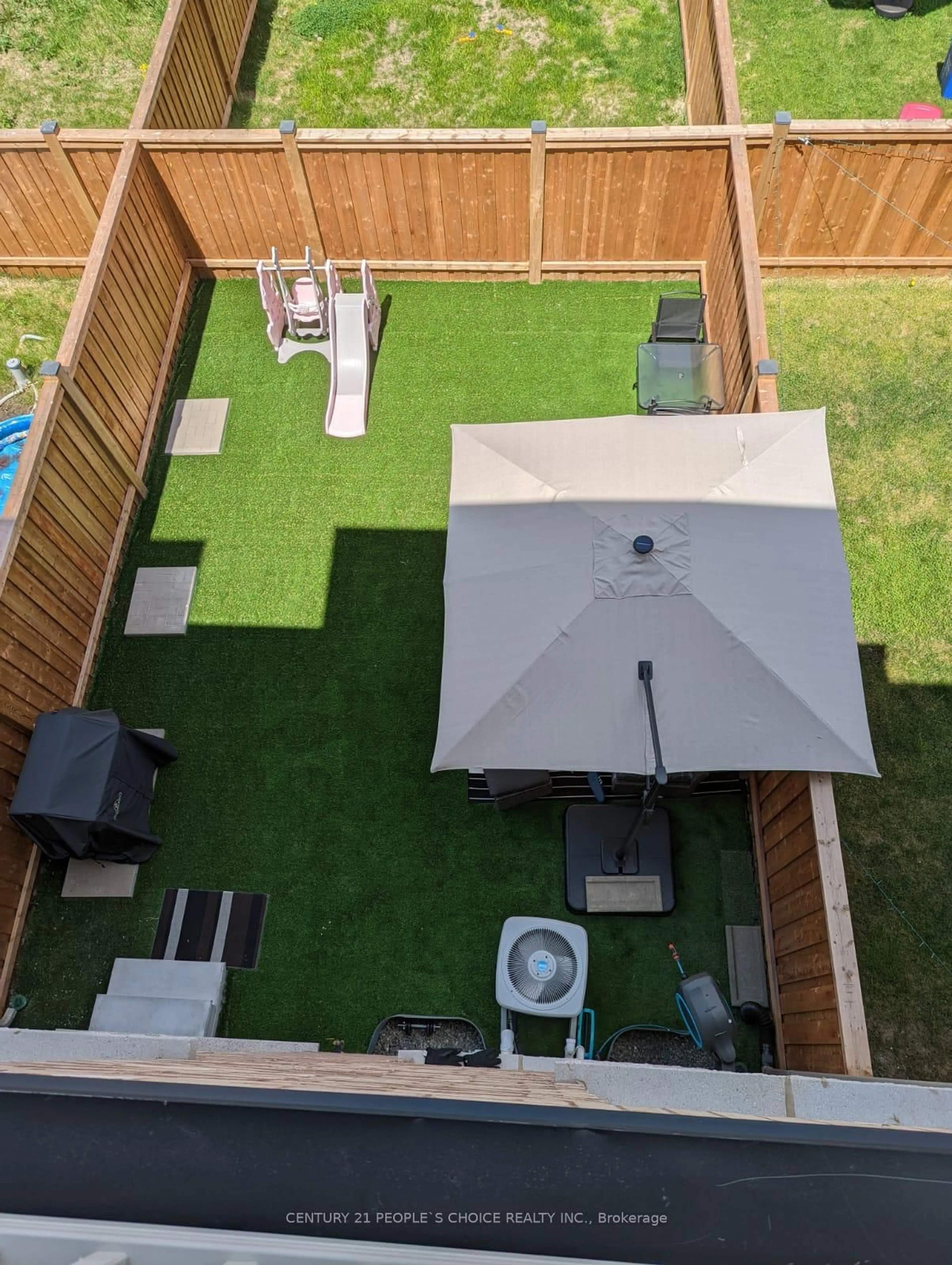 A pic from outside/outdoor area/front of a property/back of a property/a pic from drone, street for 33 Talence Dr, Hamilton Ontario L8J 0L2