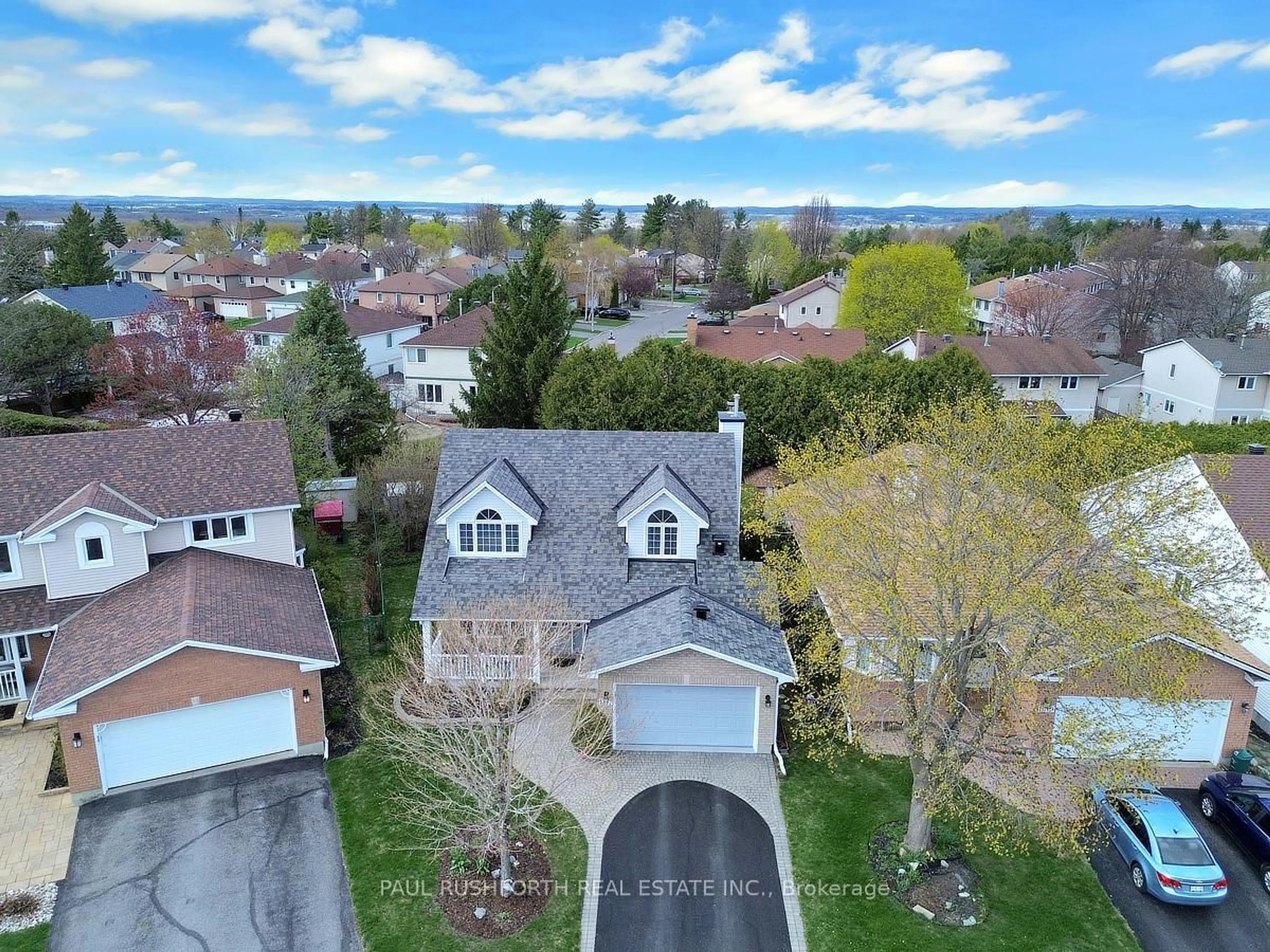A pic from outside/outdoor area/front of a property/back of a property/a pic from drone, street for 1377 Caravel Cres, Ottawa Ontario K1E 3X4