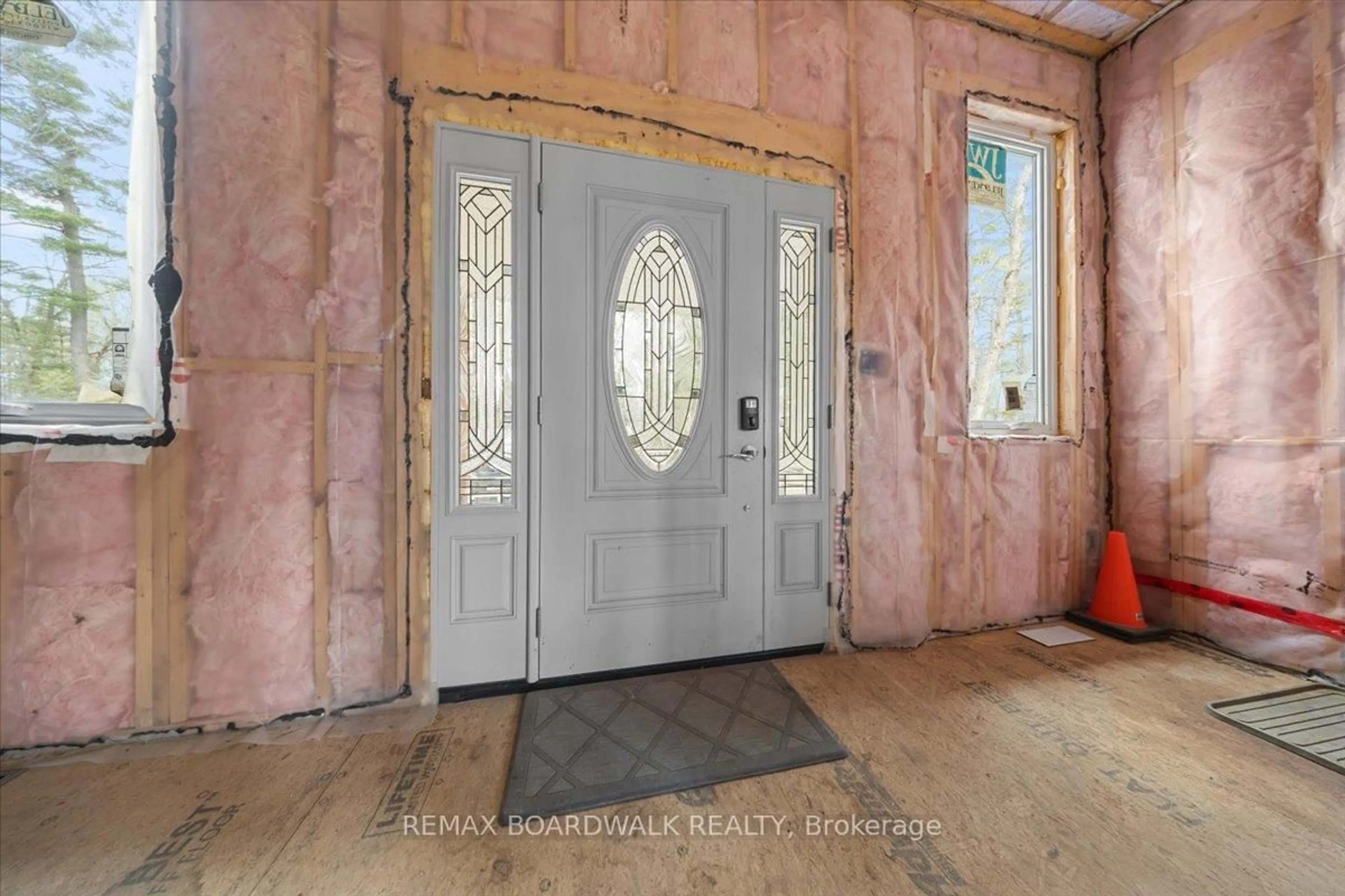 Indoor entryway for 517 Wilson Rd, Clarence-Rockland Ontario K4K 1K7