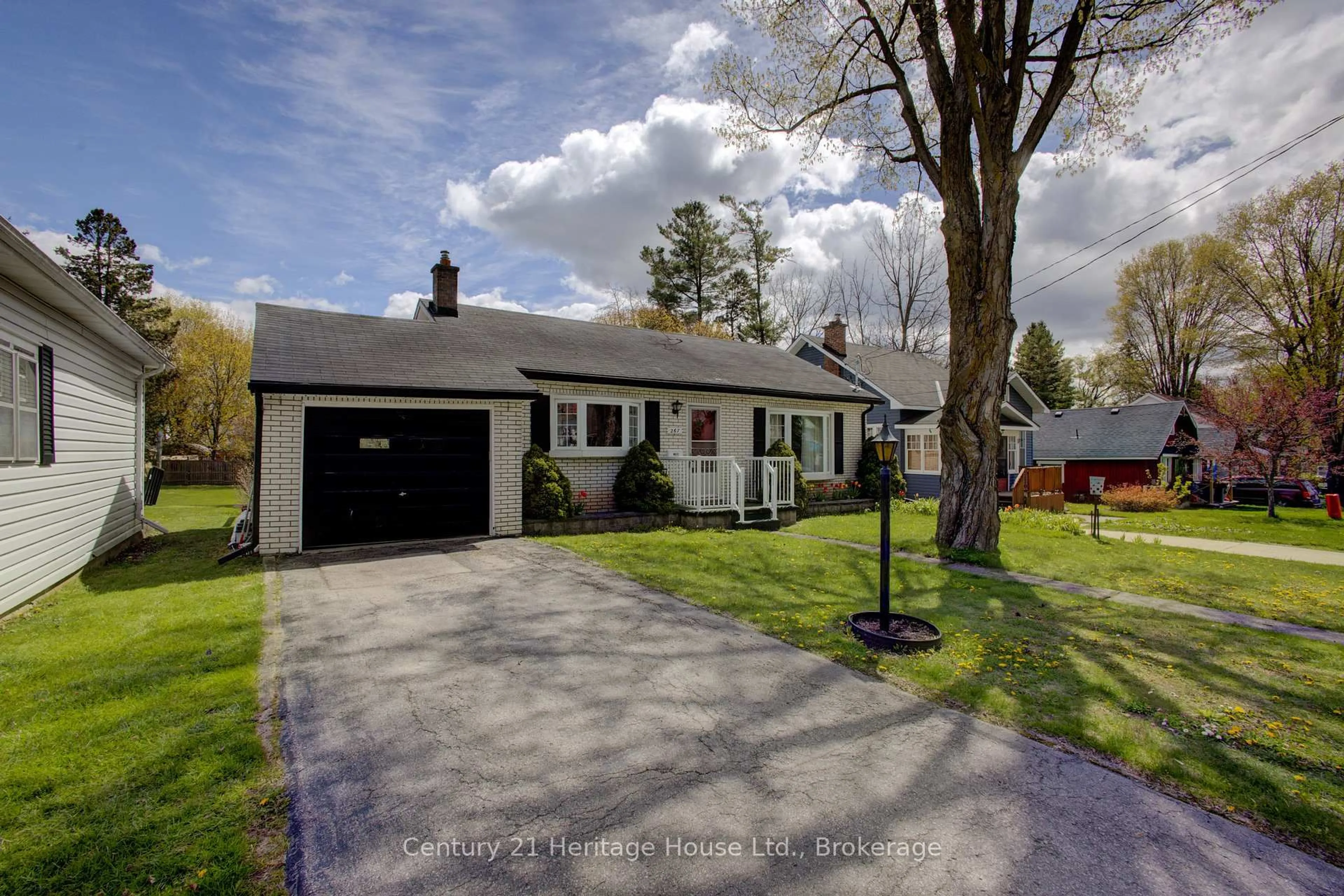 A pic from outside/outdoor area/front of a property/back of a property/a pic from drone, street for 267 Albert St, West Grey Ontario N0G 1R0