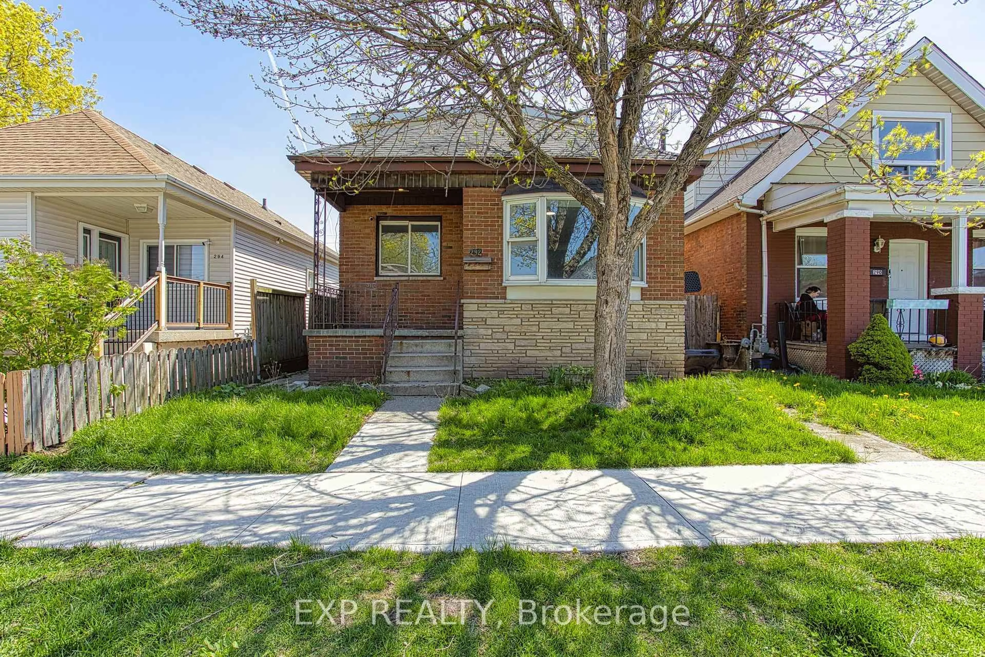Home with brick exterior material, street for 292 Fairfield Ave, Hamilton Ontario L8H 5H6