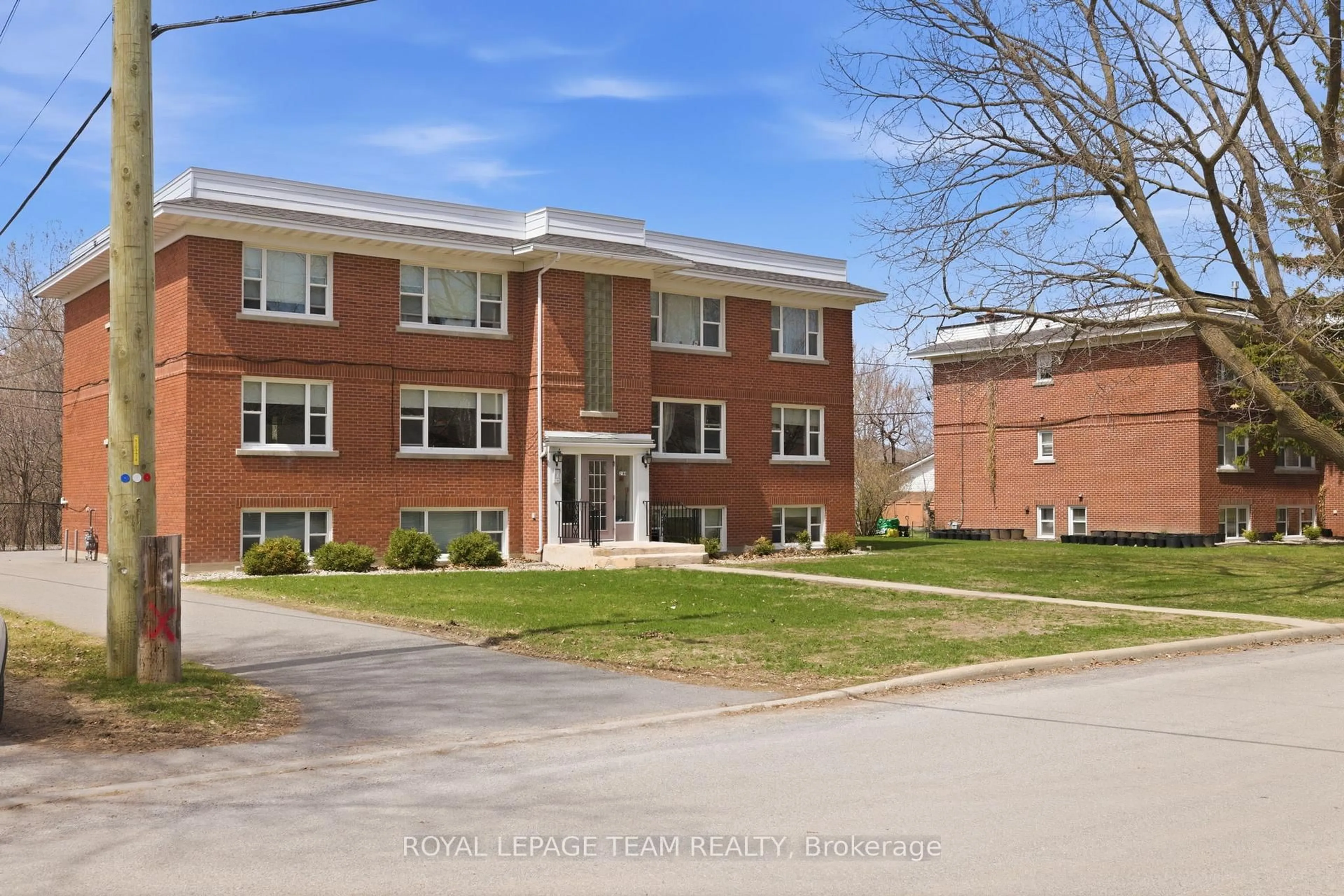 Home with brick exterior material, unknown for 2164 Blossom Dr, Ottawa Ontario K1H 6G8
