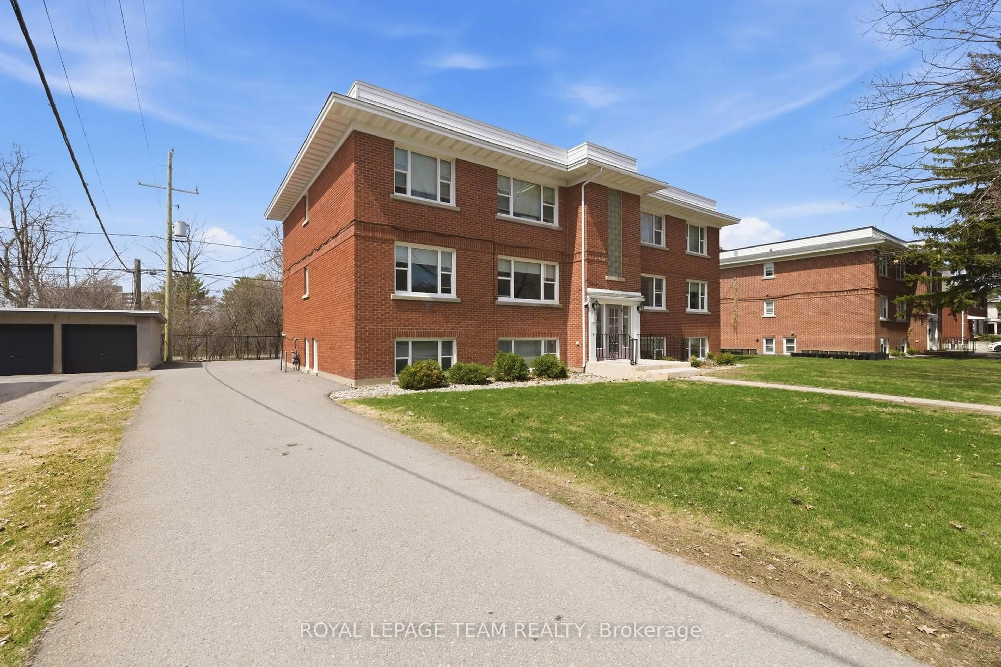 Home with brick exterior material, building for 2164 Blossom Dr, Ottawa Ontario K1H 6G8