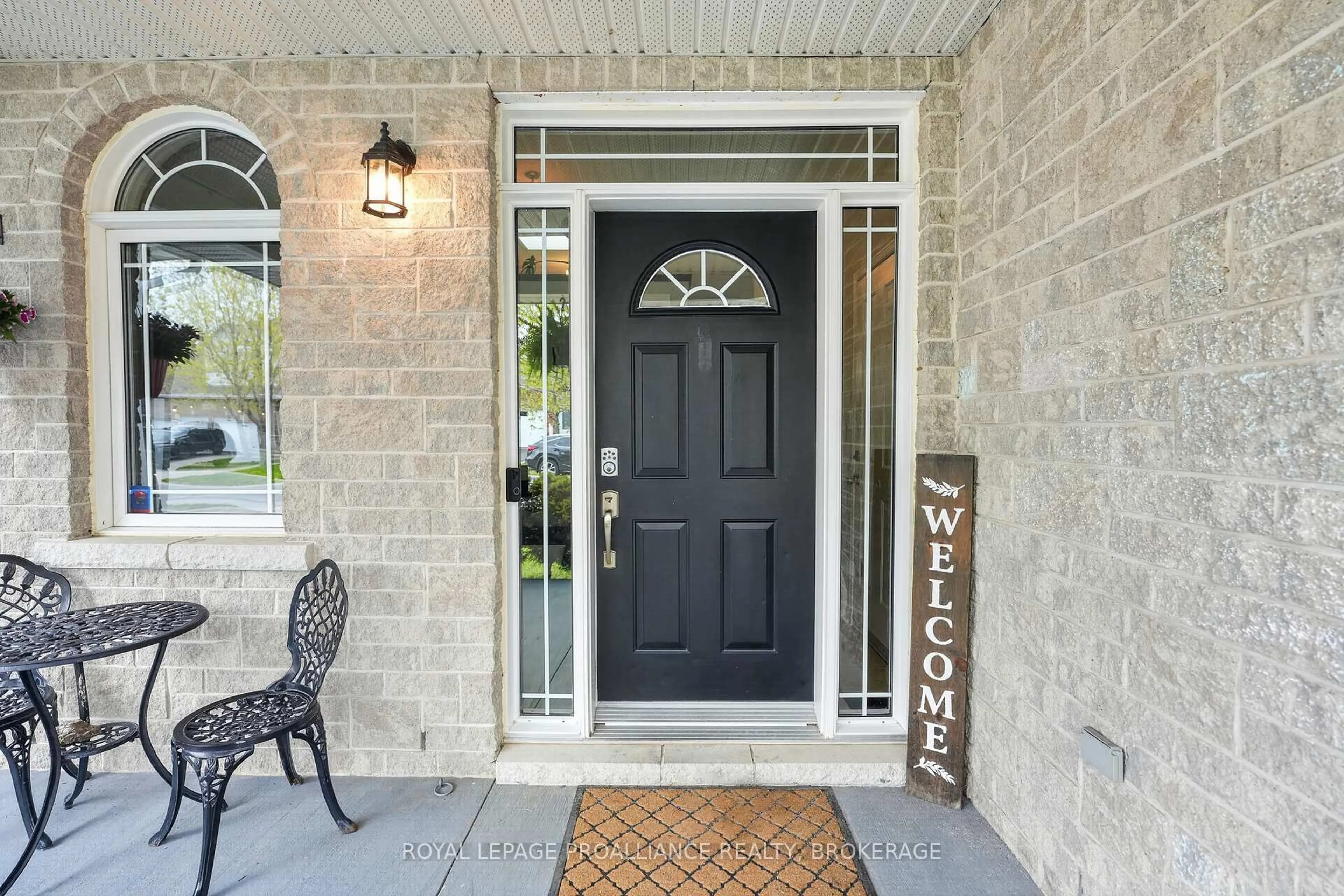Indoor entryway for 459 Maureen St, Kingston Ontario K7K 7M1