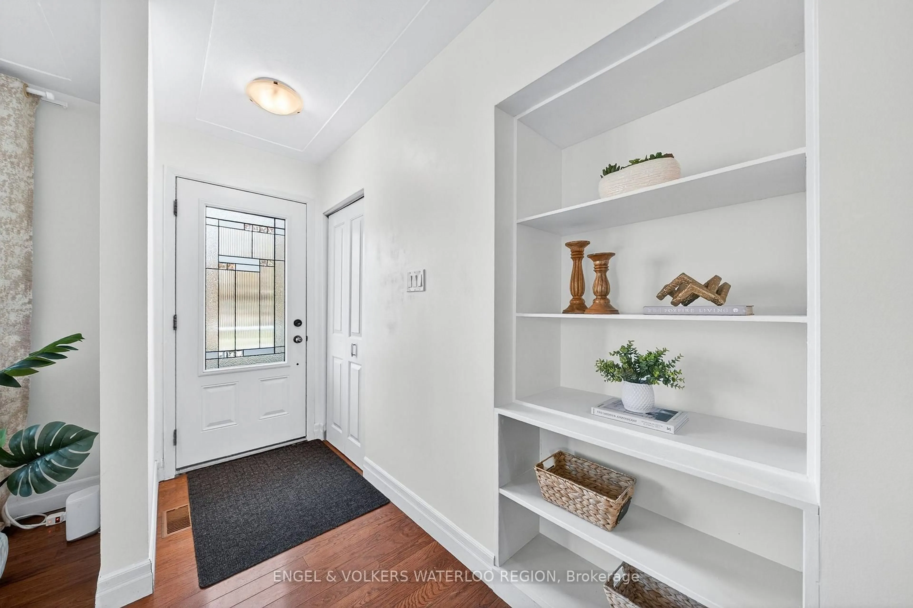 Indoor entryway for 180 Murdock Ave, Waterloo Ontario N2J 2M5